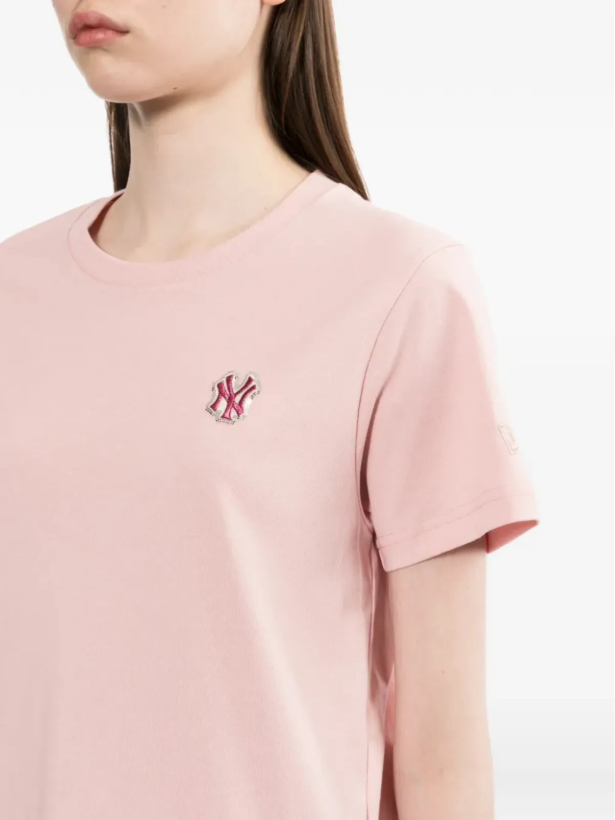 NEW ERA CAP ロゴ刺繍入り Tシャツ - 画像5