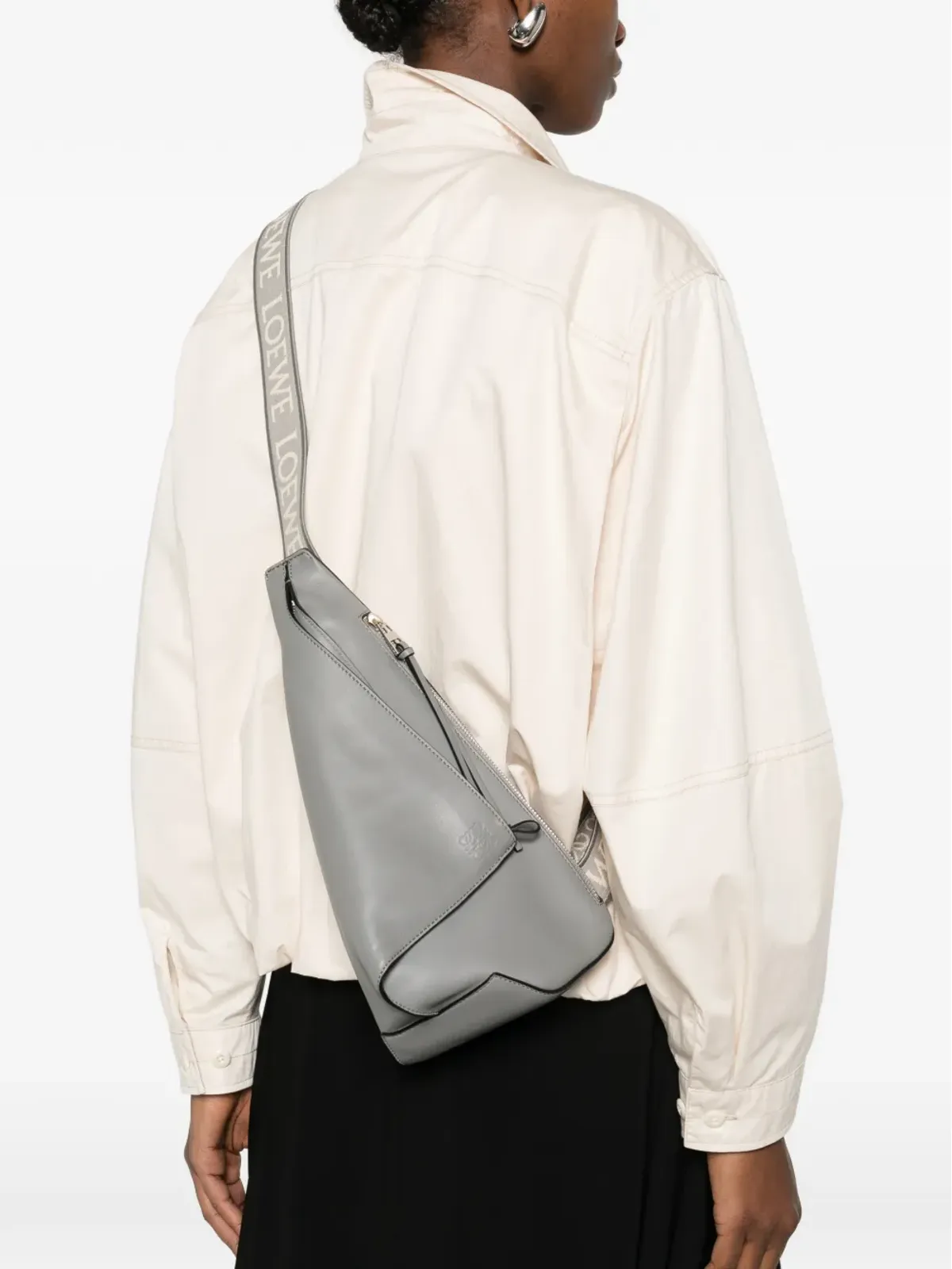 LOEWE アントン スリング・クロスボディバッグ（グレー） - 画像2