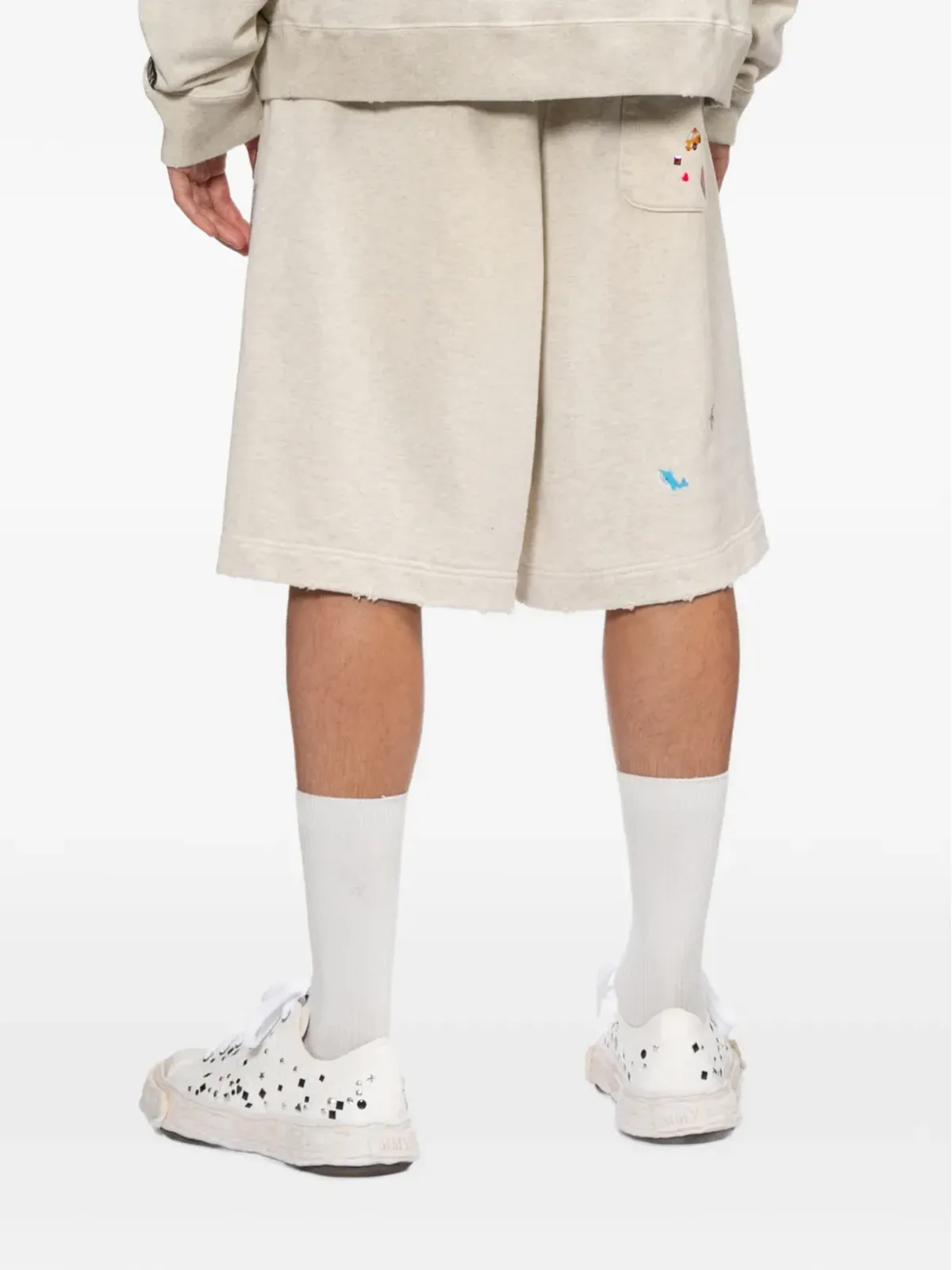 Maison MIHARA YASUHIRO graphic-print embellishment shorts - 画像4