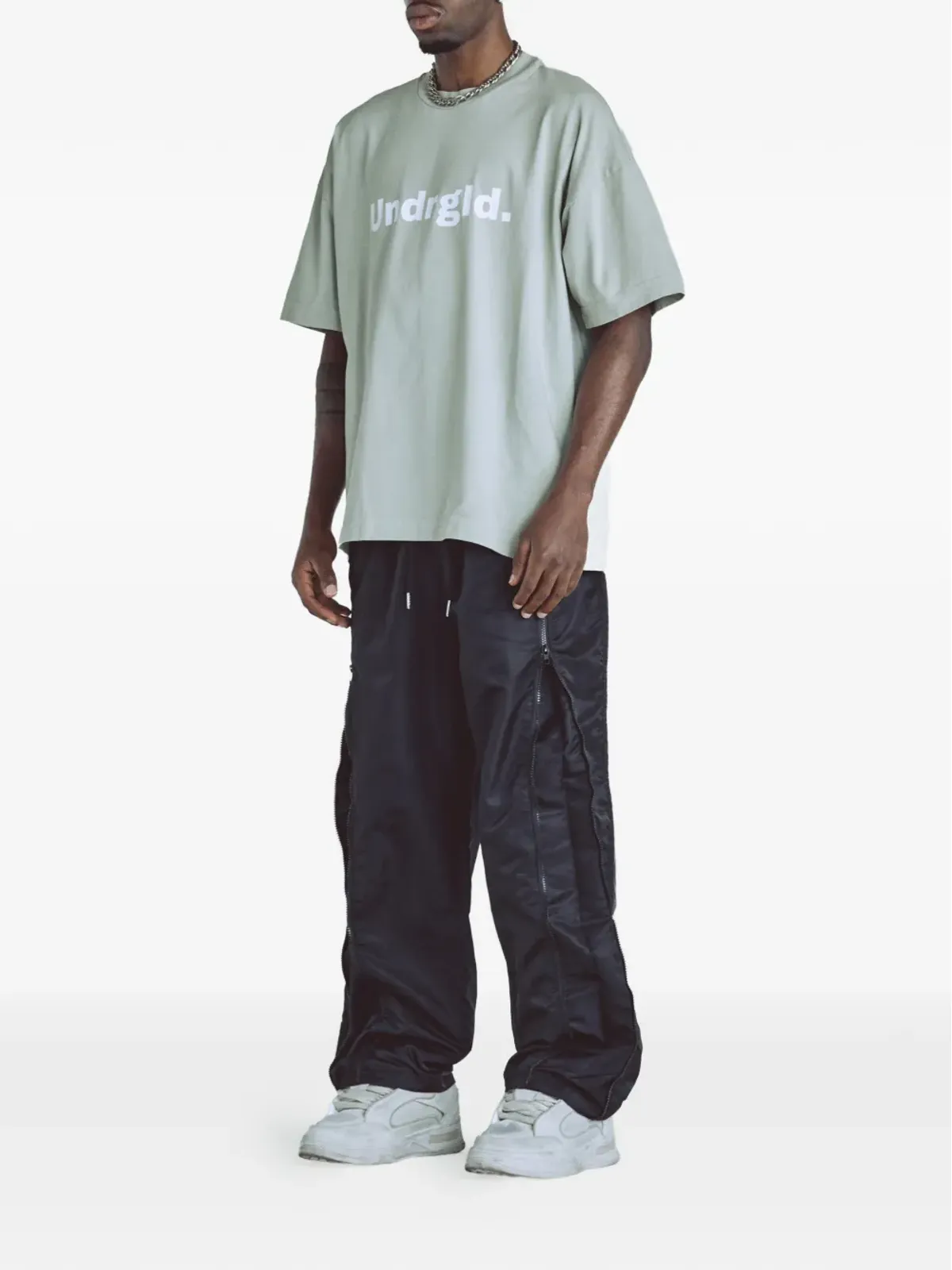 UNDERGOLD グレーのTシャツ - 画像2