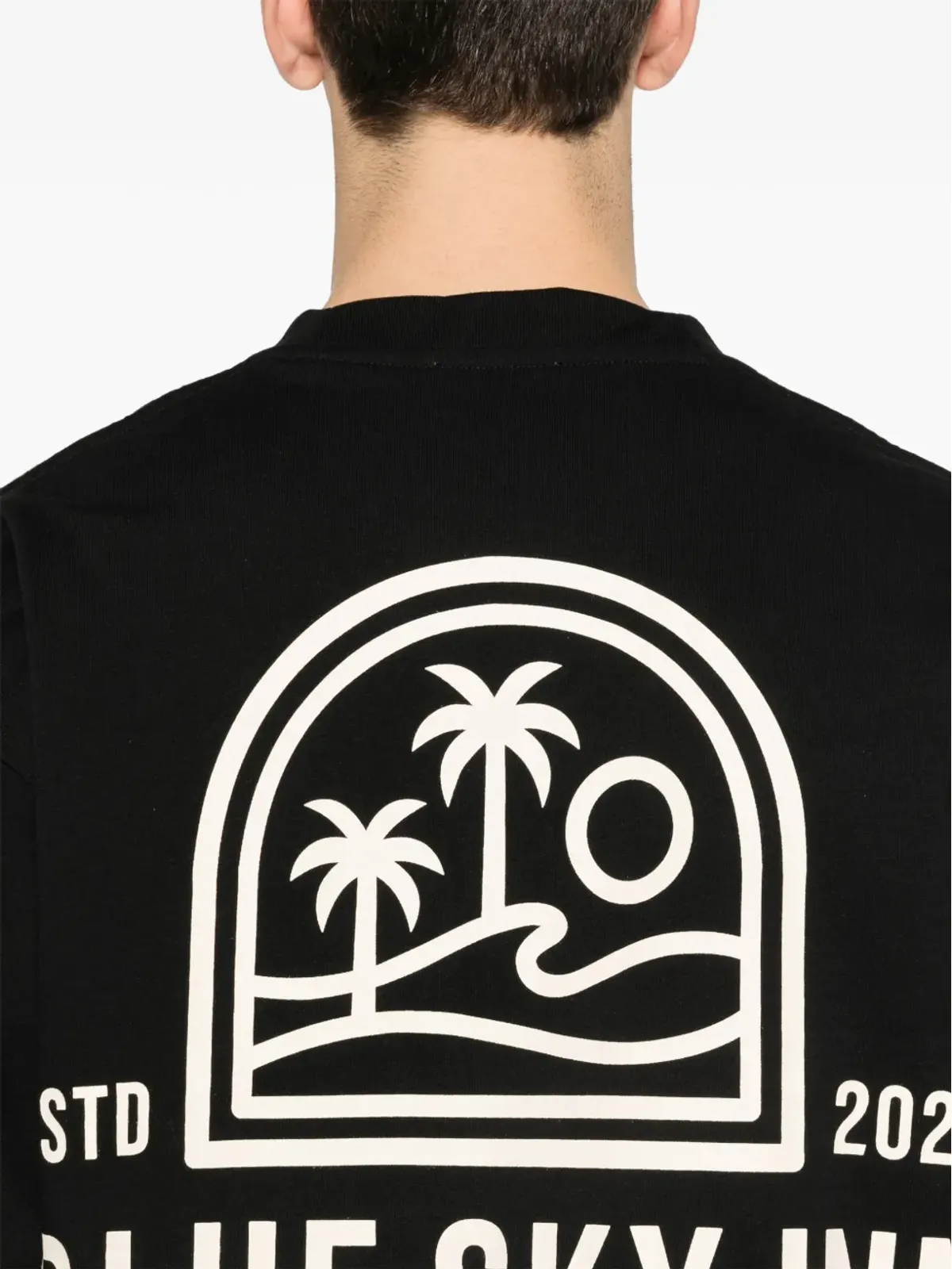 BLUE SKY INN リゾートロゴTシャツ - ブラック - 画像5