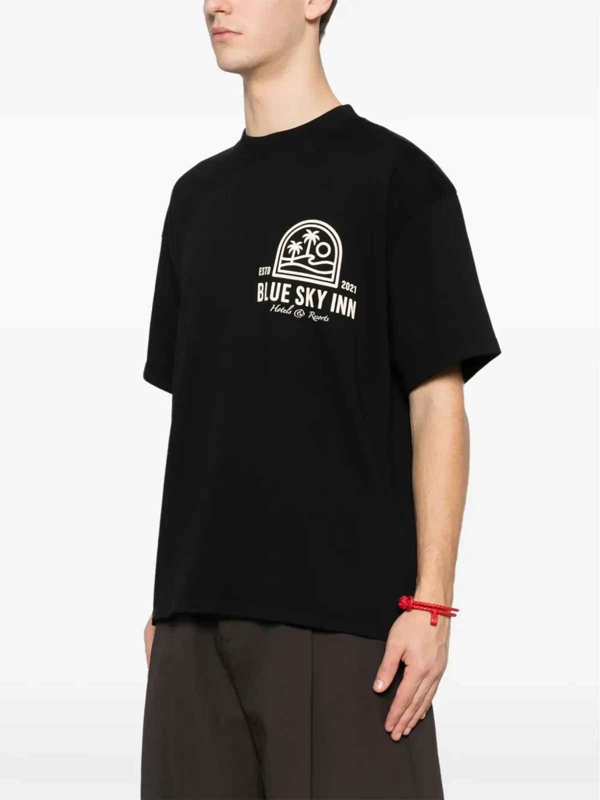 BLUE SKY INN リゾートロゴTシャツ - ブラック - 画像3