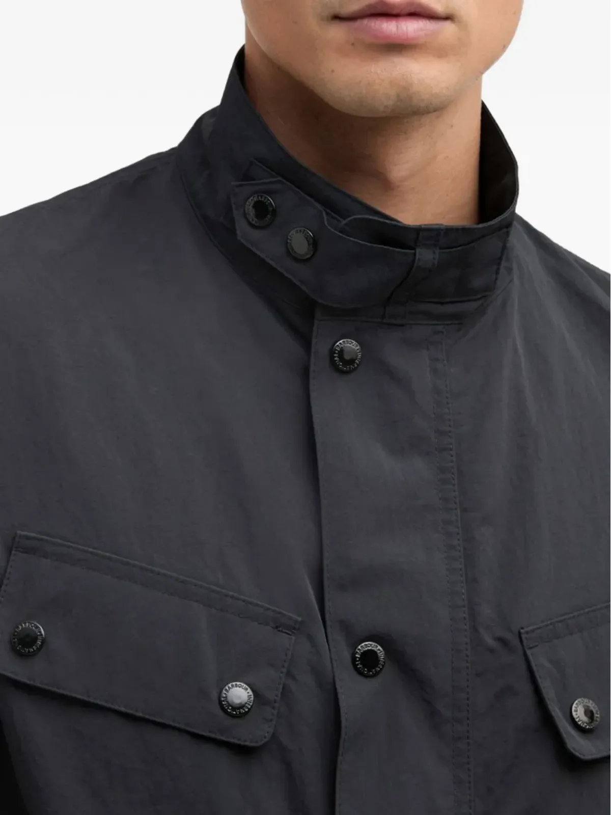 Barbour International ボタン留めチェストポケットコート（ブラック） - 画像5