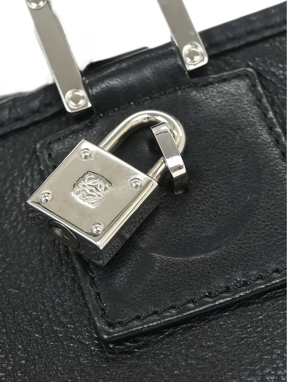 Loewe Pre-Owned 2007 30 Fusta embossed-logo トートバッグ - ブラック - 画像5