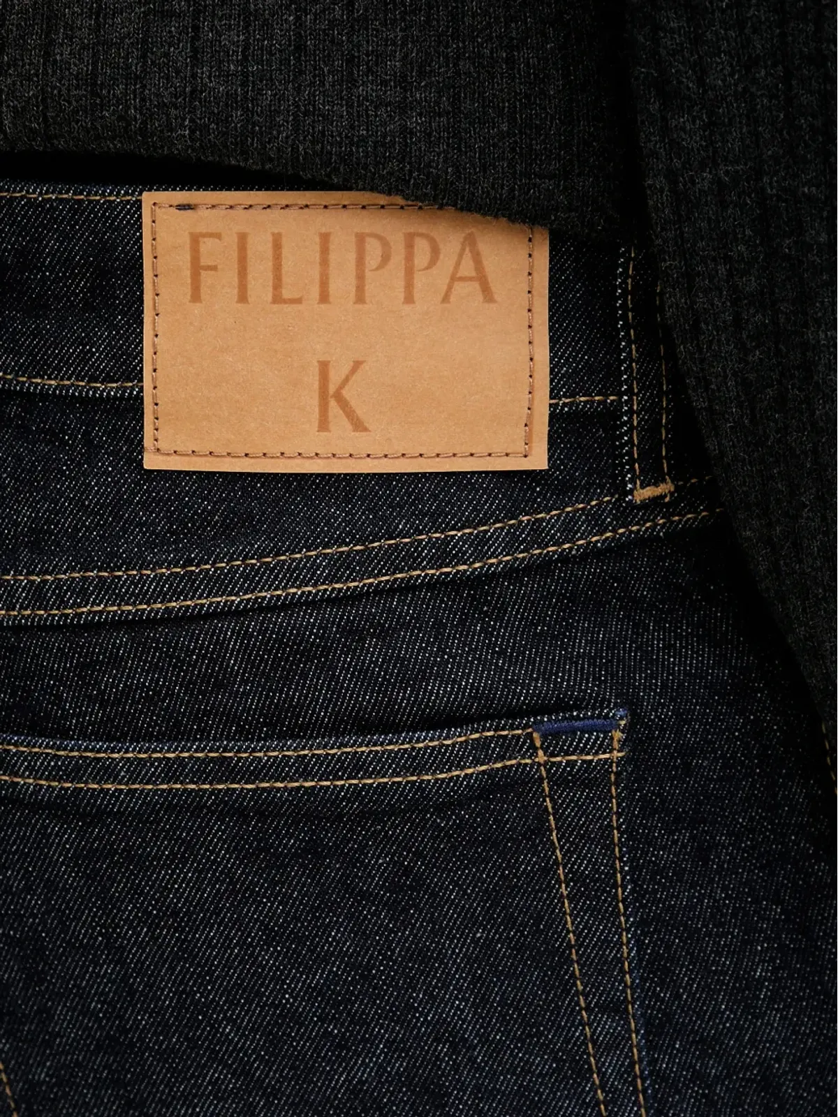 Filippa K ロゴパッチジーンズ - 画像4