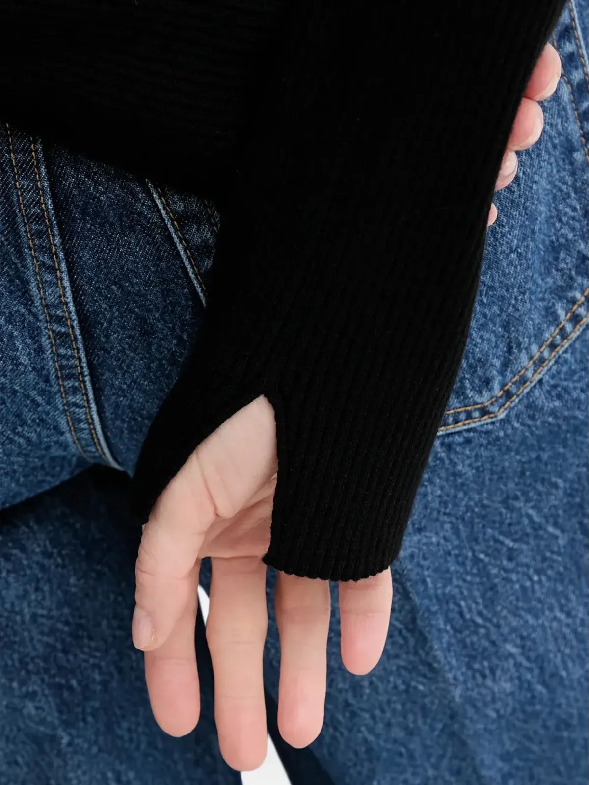 Filippa K ヘンリーネック リブ編みセーター - ブラック - 画像5