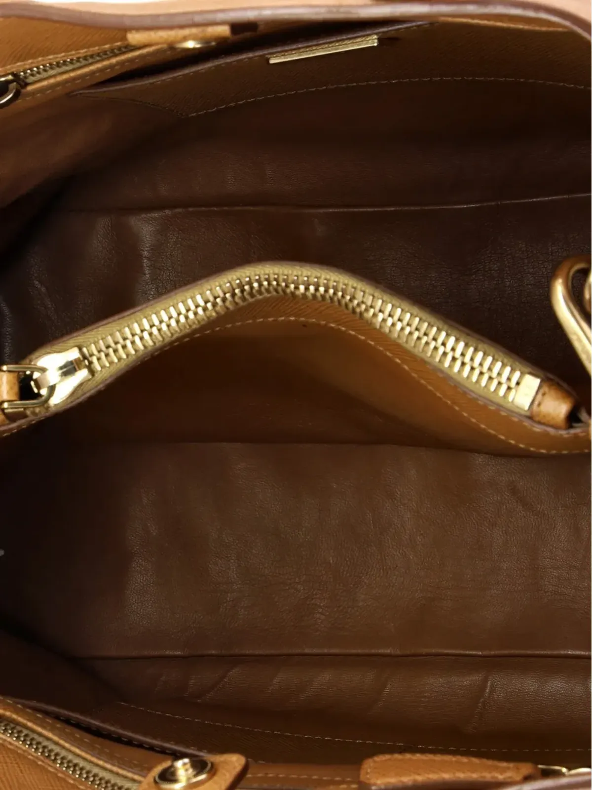 Prada Pre-Owned キュイール・プロムナード フロントジップ サフィアーノレザー トートバッグ - 画像4