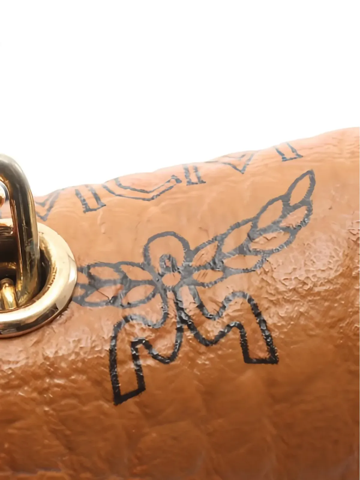 MCM ビンテージ ブラウンのビジュー付きスタッズチェーン クロスボディバッグ - 画像5
