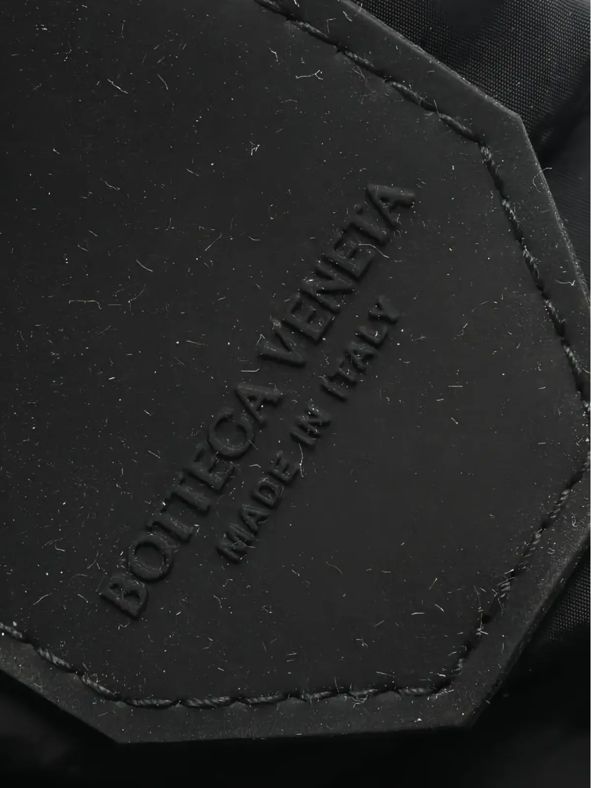 Bottega Veneta ビンテージ 2010年代 パディッドカセットベルトバッグ ブラック - 画像4