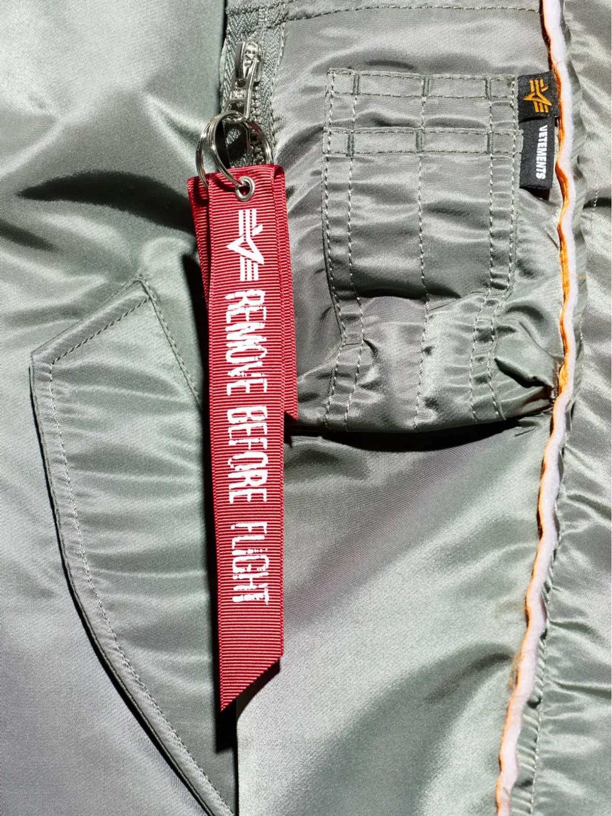 VETEMENTS フード付きボンバージャケット - 画像5