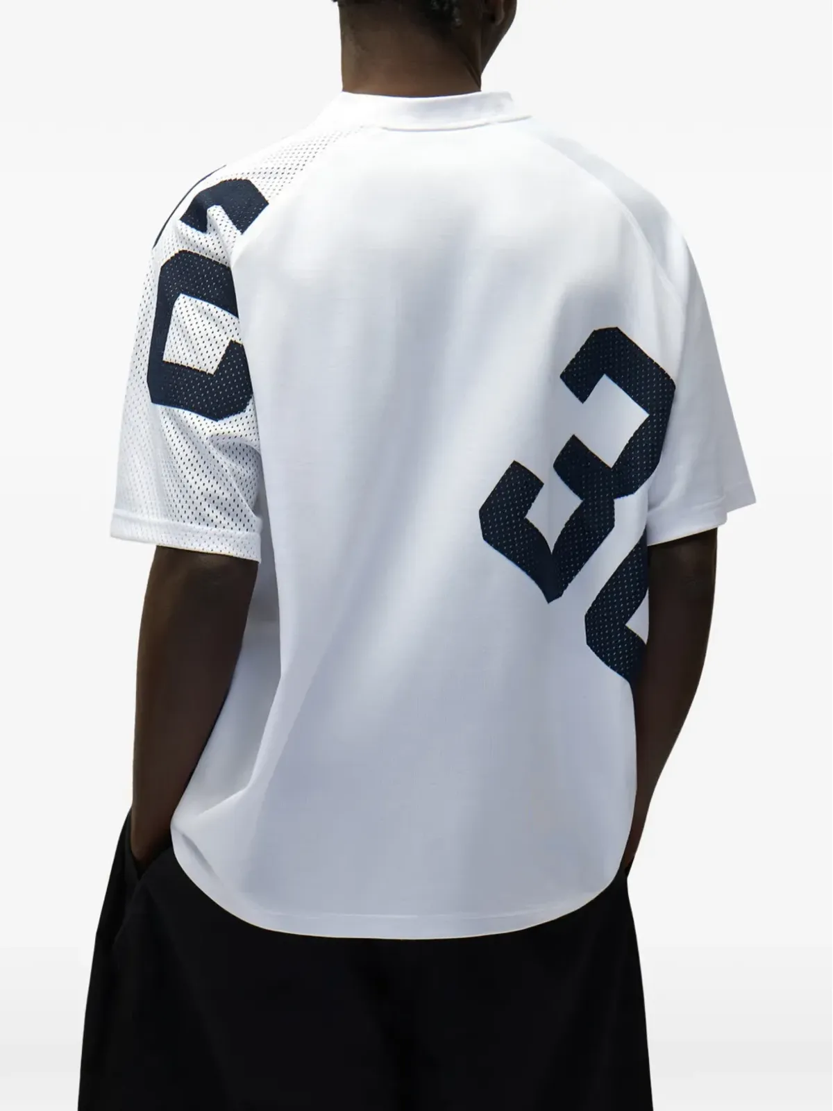 Arte Antwerp メッシュVネックTシャツ - 画像2