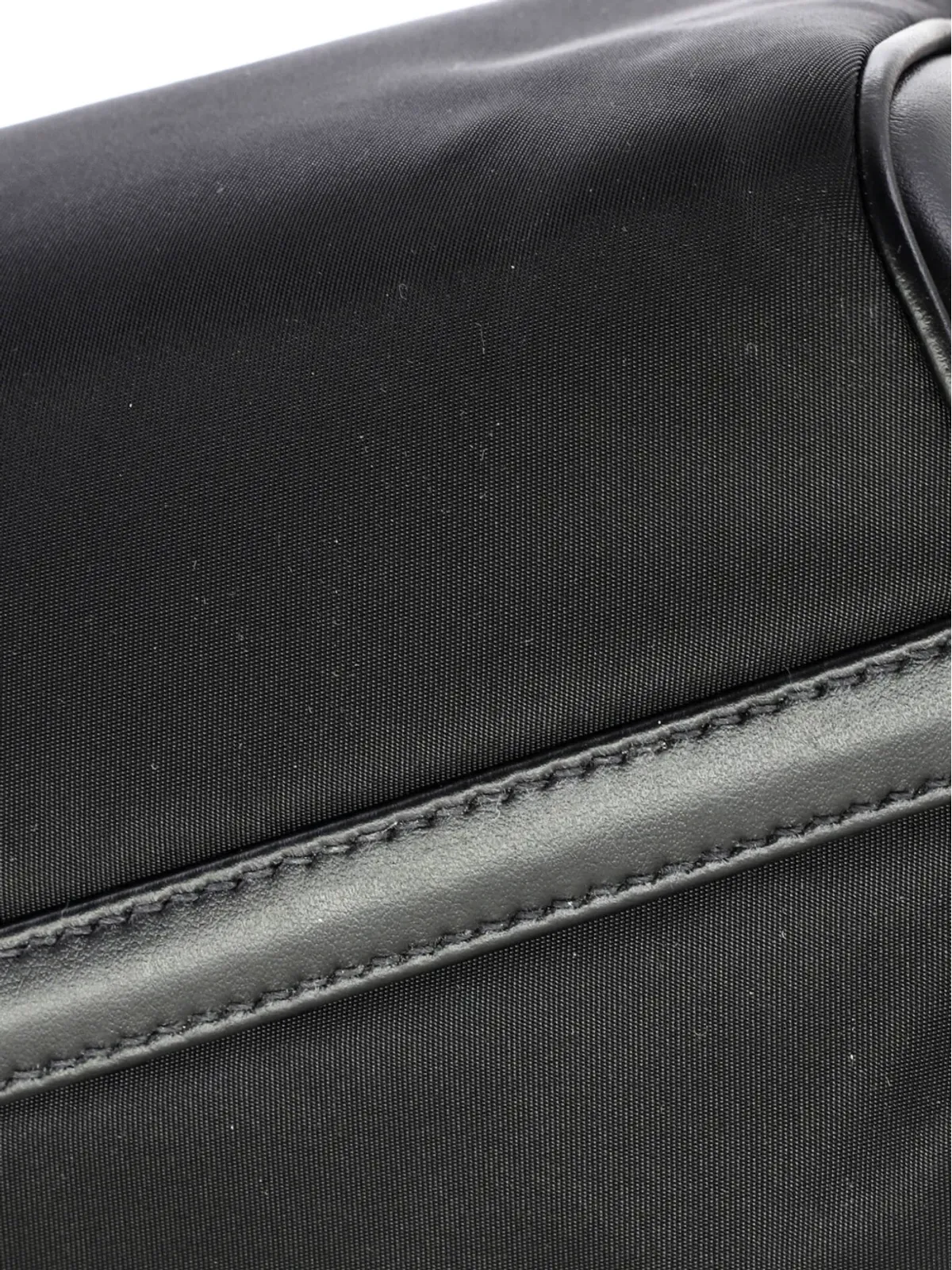 Prada Pre-Owned Padlock Bauletto Re-Nylon with Leather Medium shoulder bag - Black - 画像5