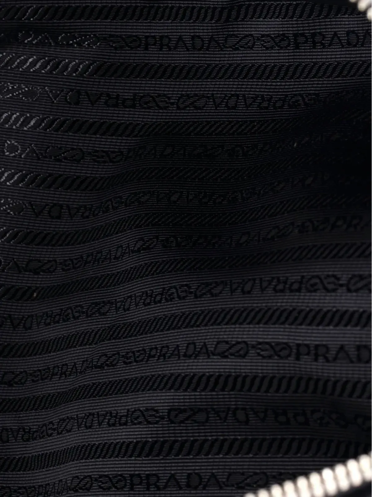 Prada Pre-Owned 三角ロゴ ジップ メッセンジャー レザー ラージ クロスボディ バッグ - 画像5