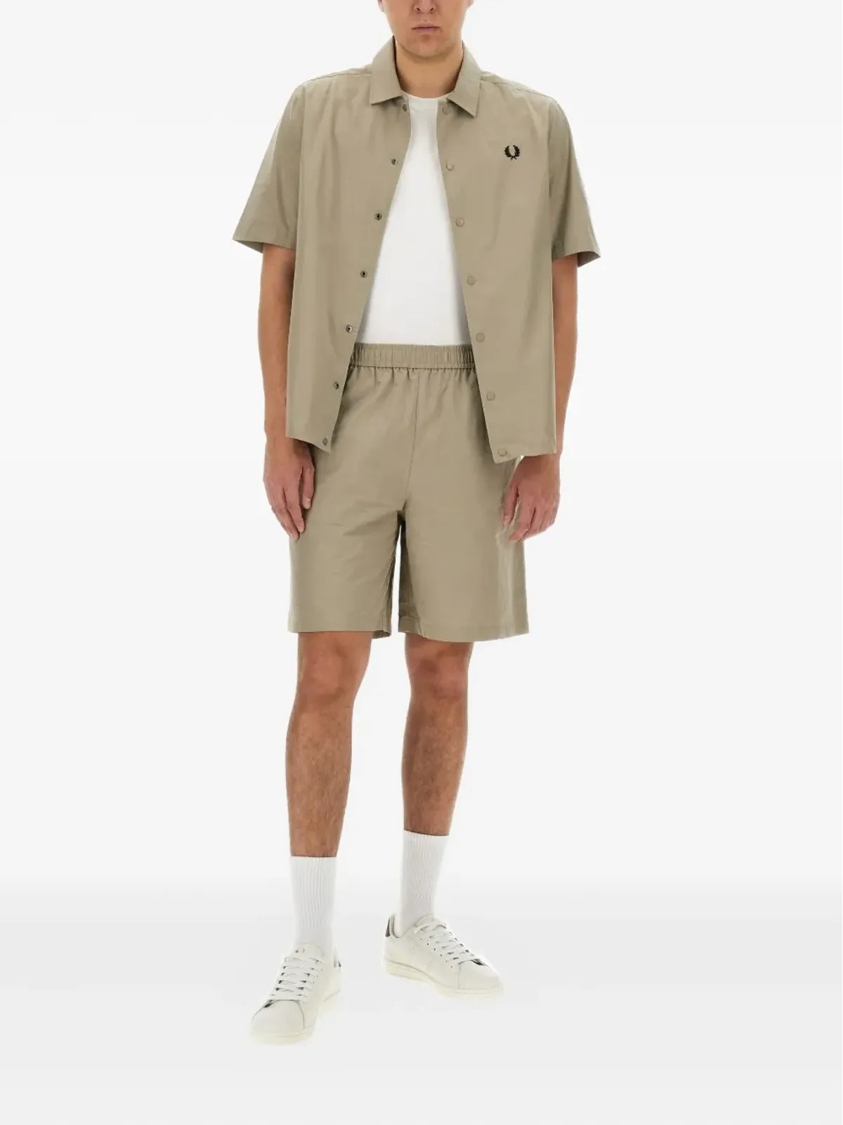 Fred Perry ベージュの伸縮性ウエストバンド付きコットンショーツ - 画像2