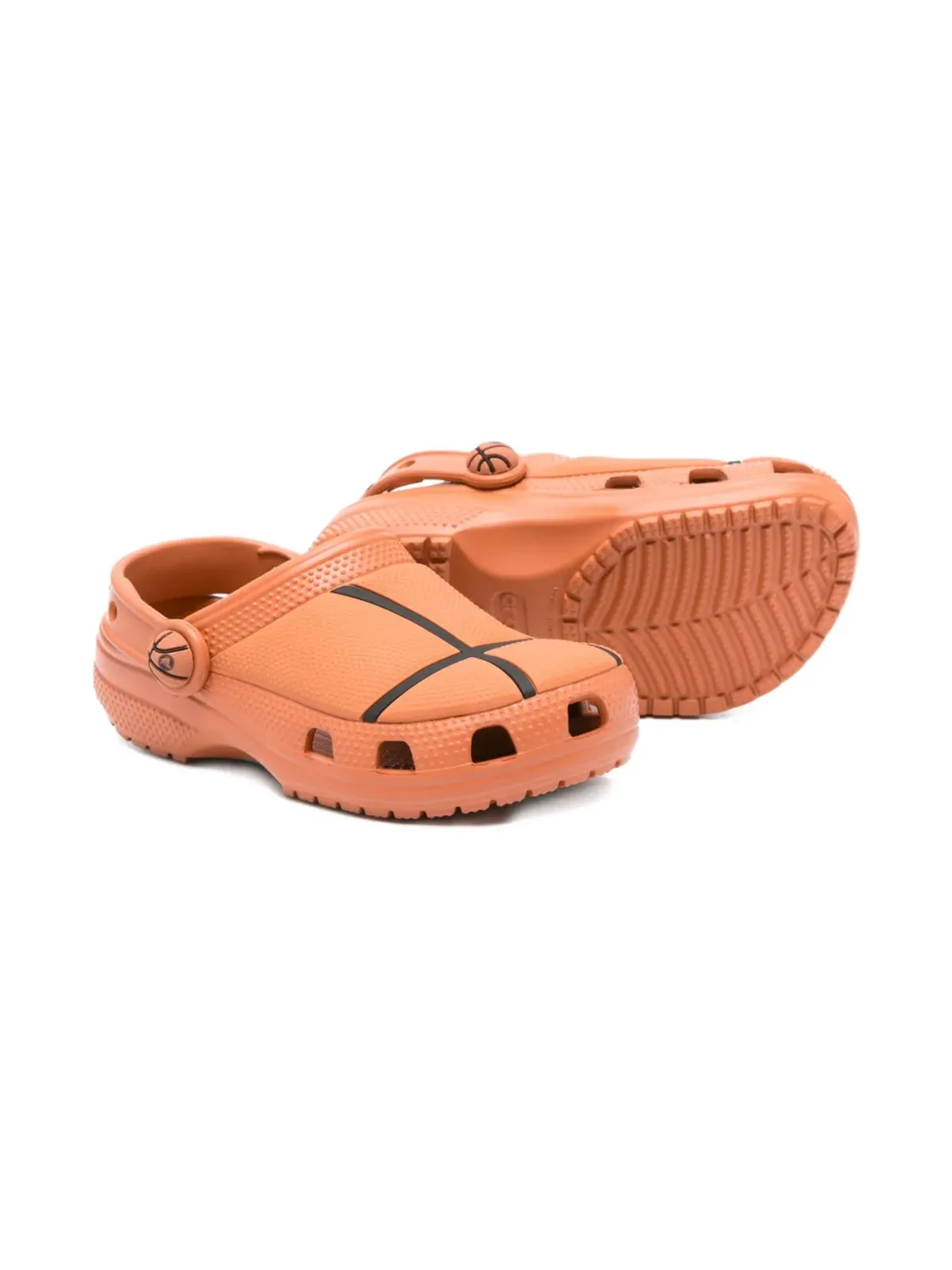 Crocs Kids クラシック バスケットボール サンダル - 画像2