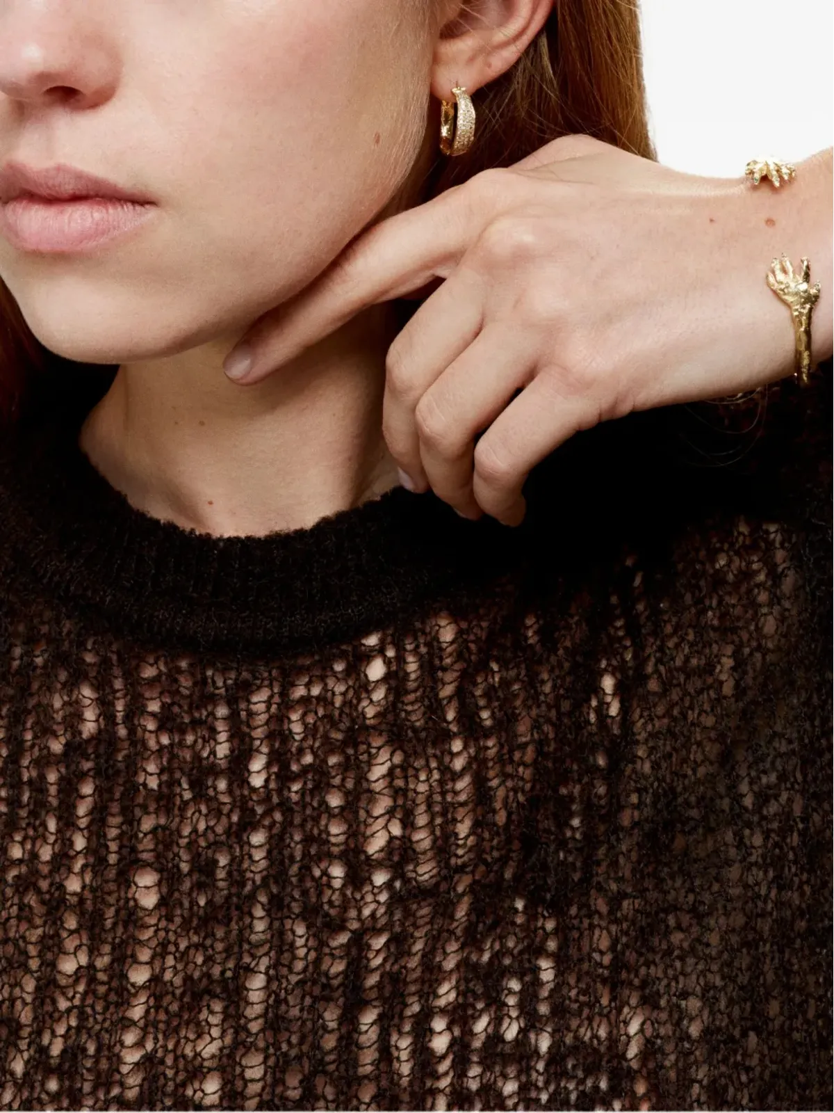 Alice Waese 14kt yellow gold Hinded Hands emerald bracelet - 画像2