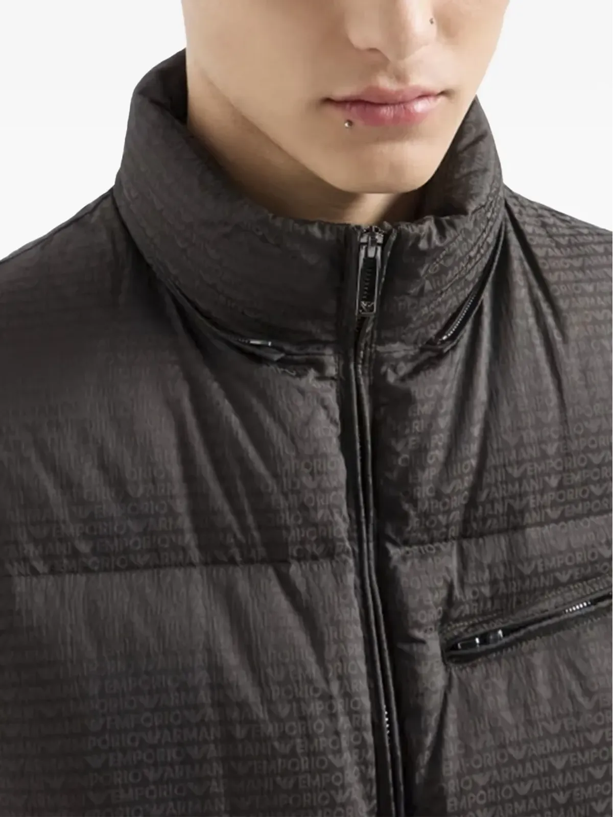 Emporio Armani フード付きキルティングジレ（ブラック） - 画像3