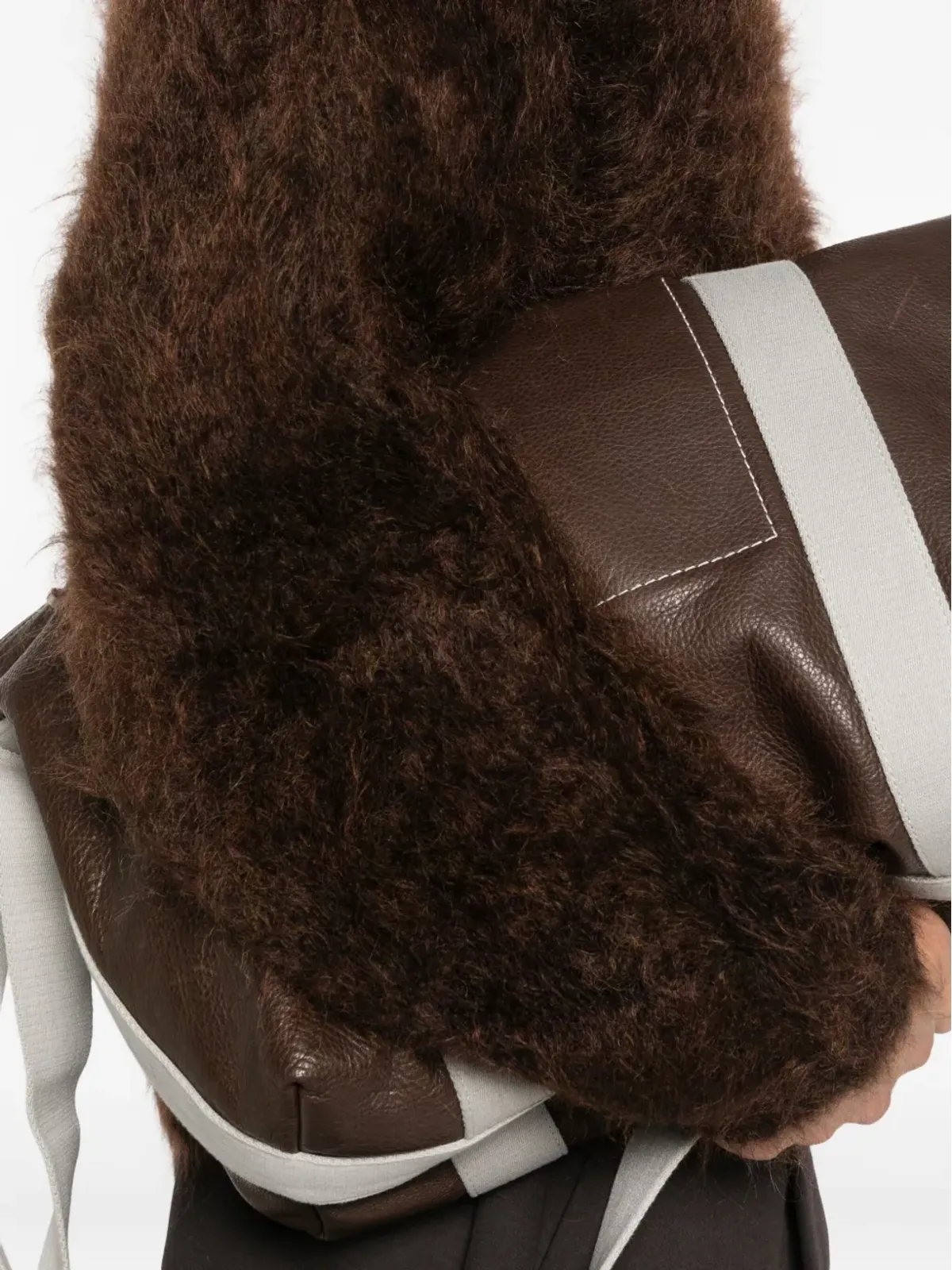 Mugler ブラウンのふわふわクルーネックセーター - 画像5