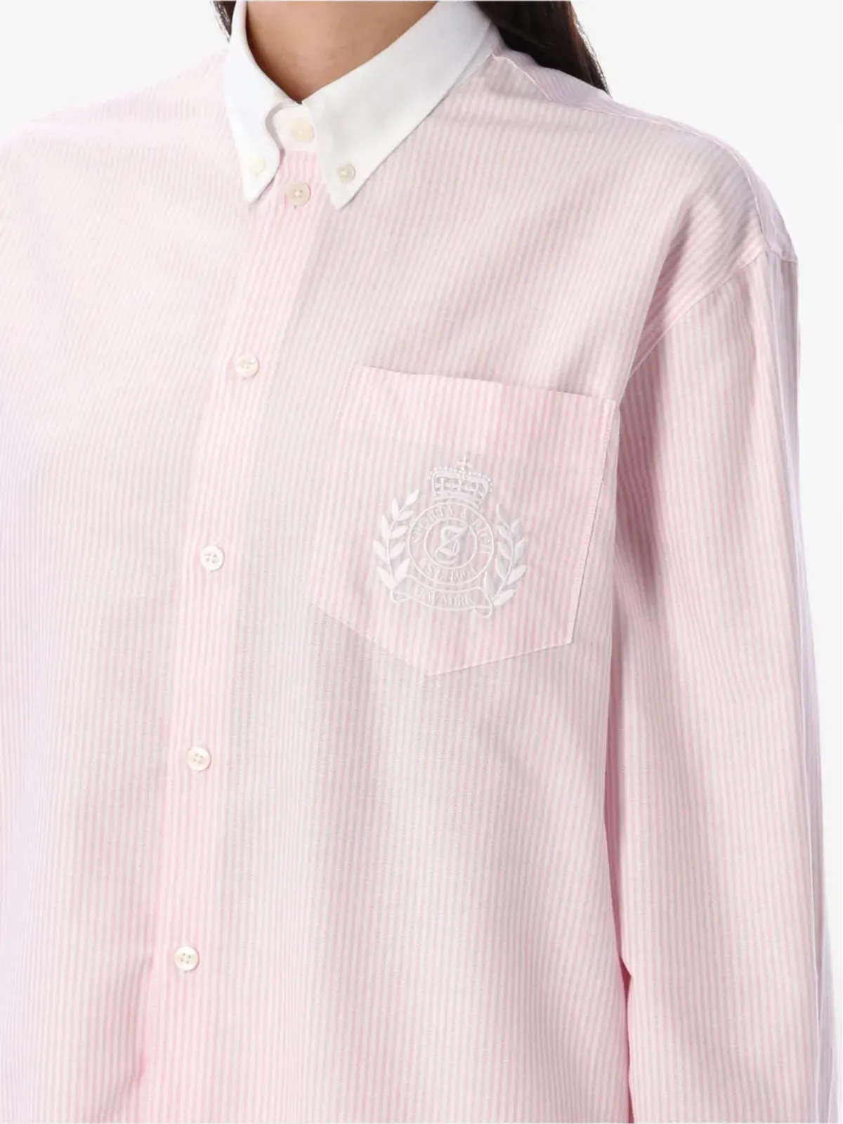 Sporty & Rich クレスト刺繍ストライプシャツ - 画像3