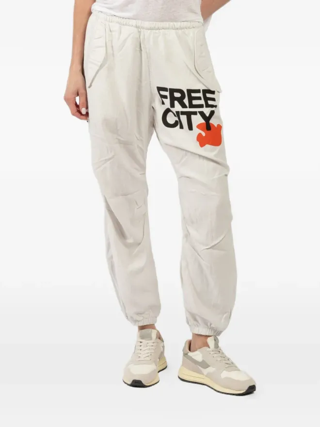 FREECITY FreeCity エラスティックウエストバンド ロゴプリント トラックパンツ - Neutralsの商品画像