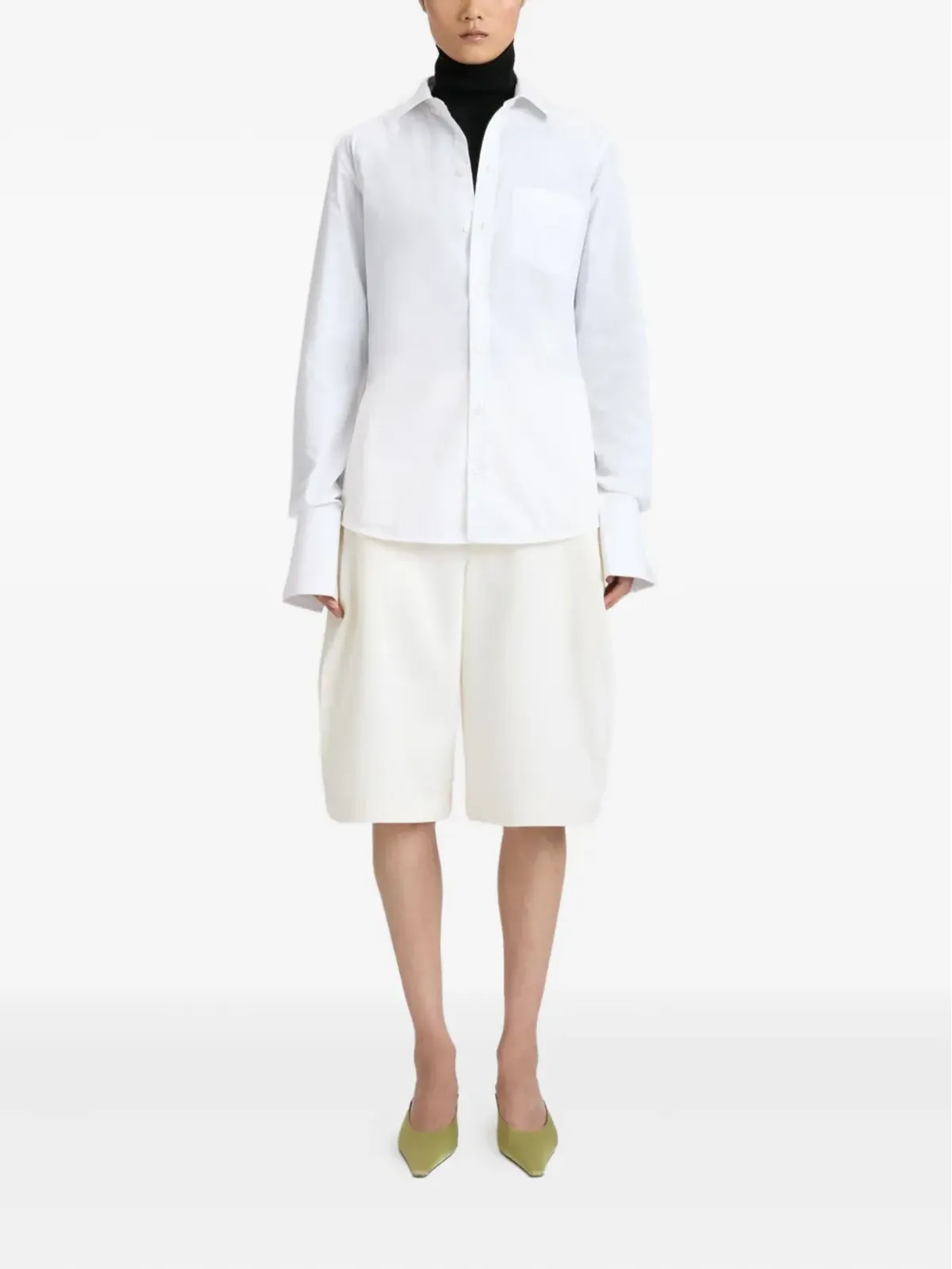 Victoria Beckham タブディテール膝丈ショーツ - 画像2