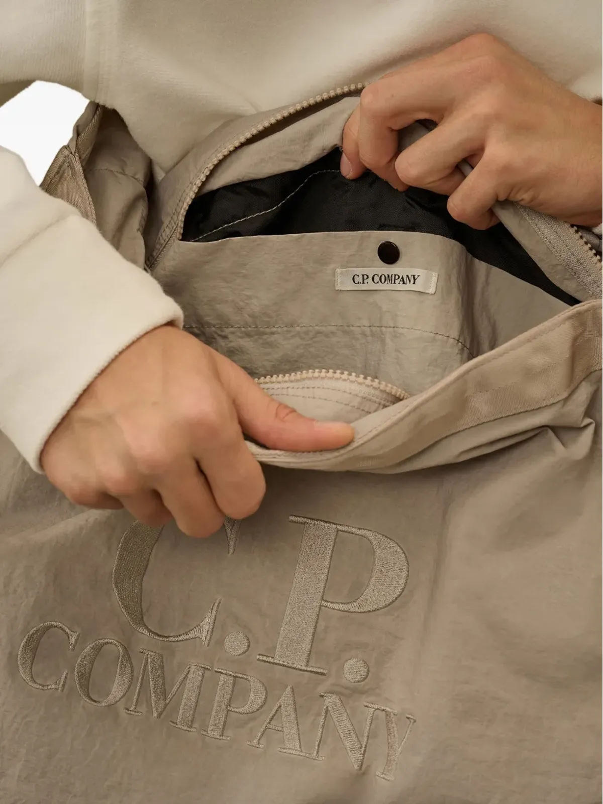 C.P. Company ロゴ刺繍入りショルダーバッグ - 画像3