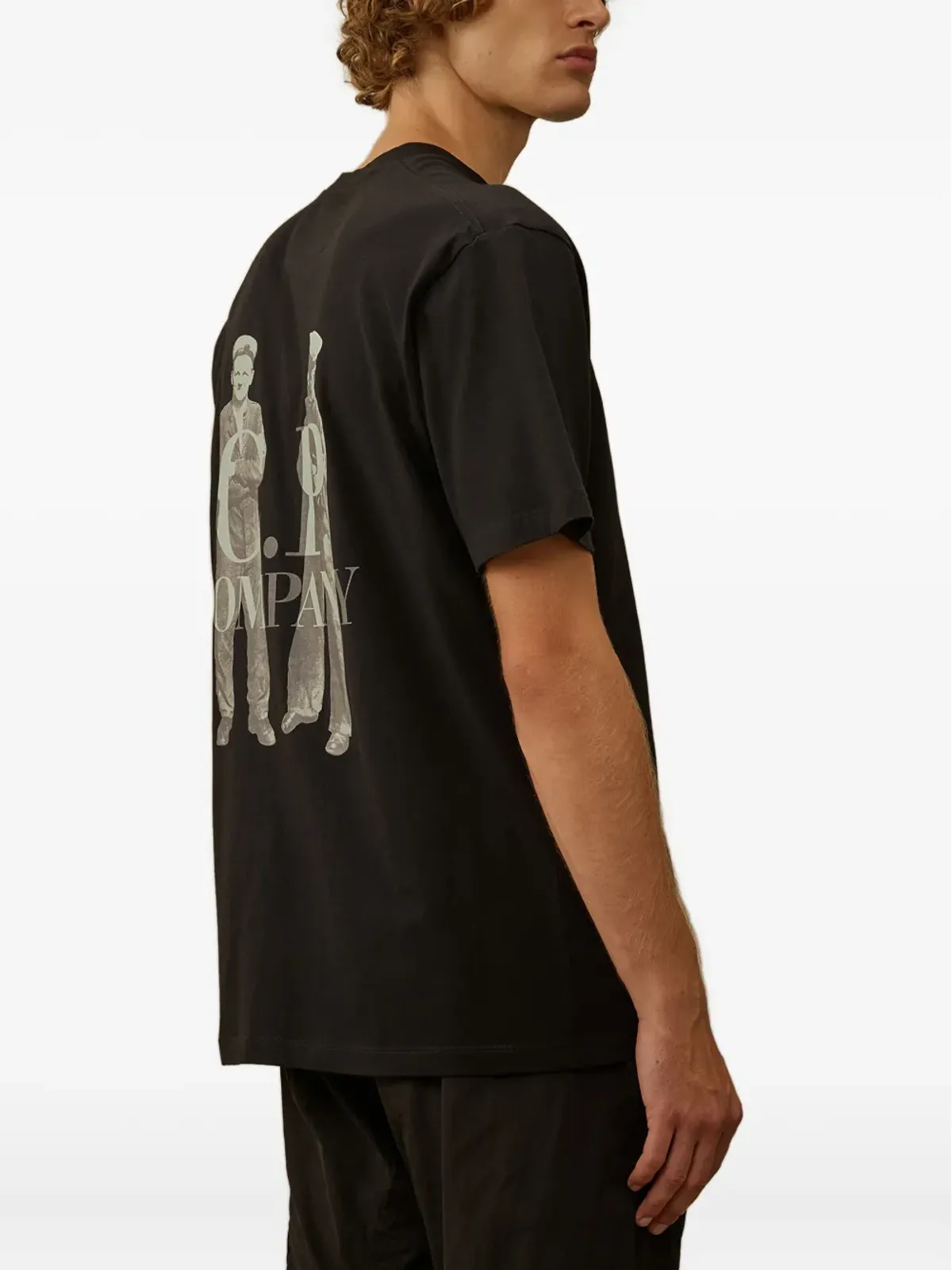 C.P. Company ロゴプリント グラフィックプリント Tシャツ ブラック - 画像4