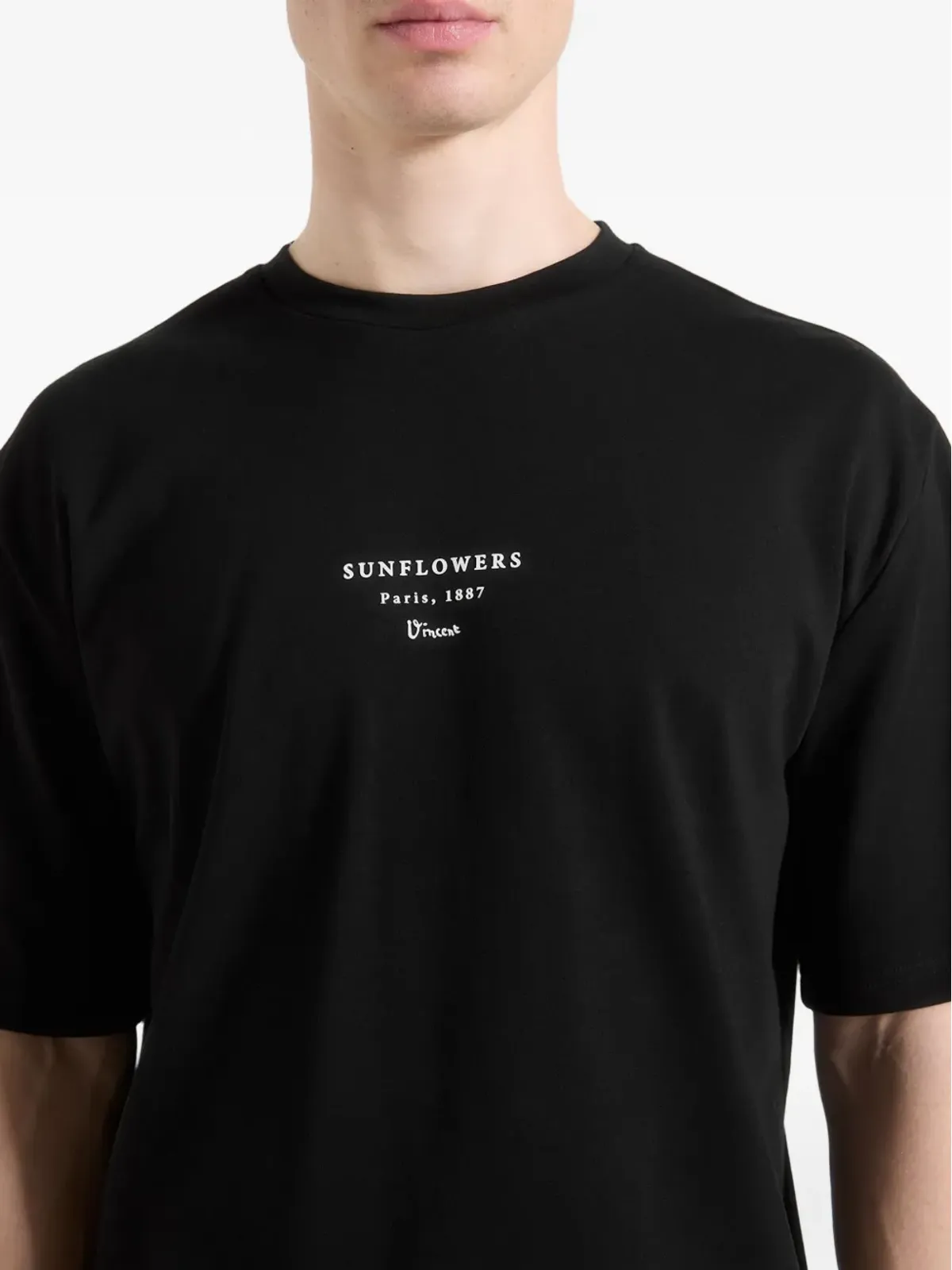 Manière De Voir サンフラワーズ ヴァン・ゴー プリント ブラック Tシャツ - 画像4