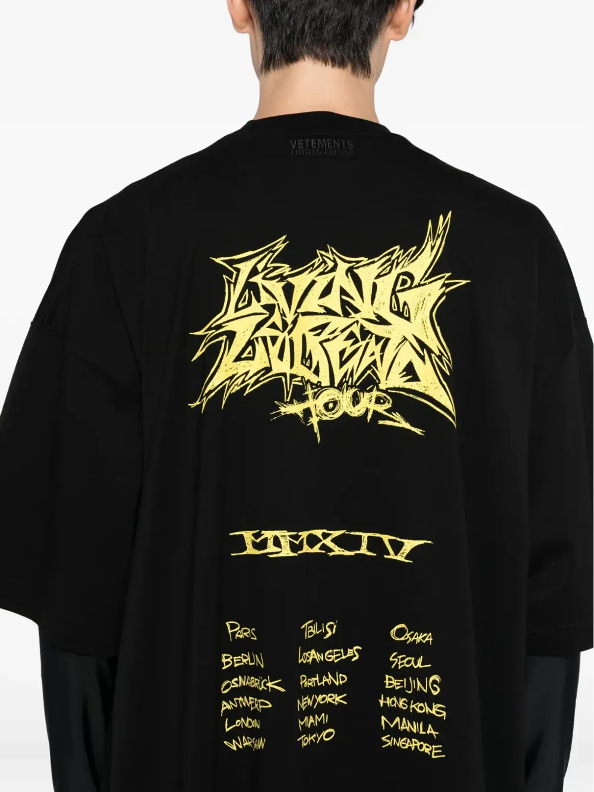 VETEMENTS ロゴプリントTシャツ ブラック - 画像4