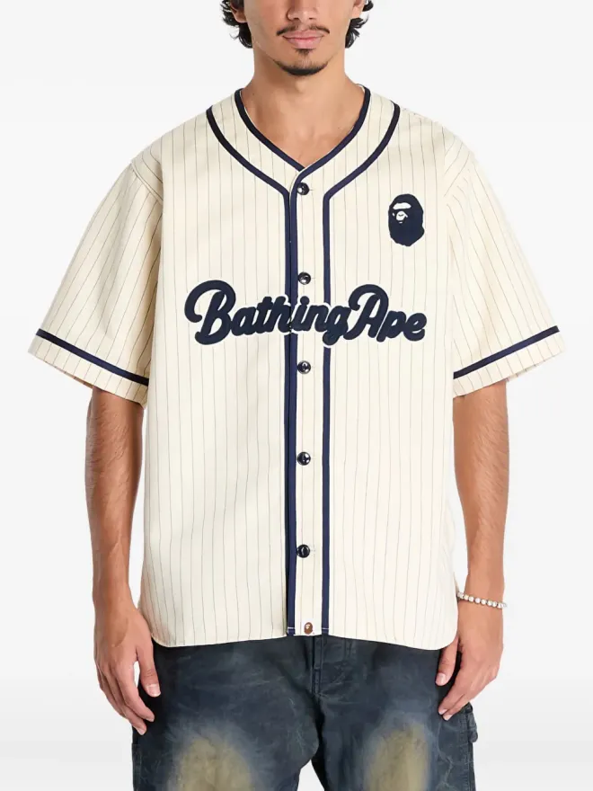 A BATHING APE® A BATHING APE® ピンストライプベースボールシャツの商品画像