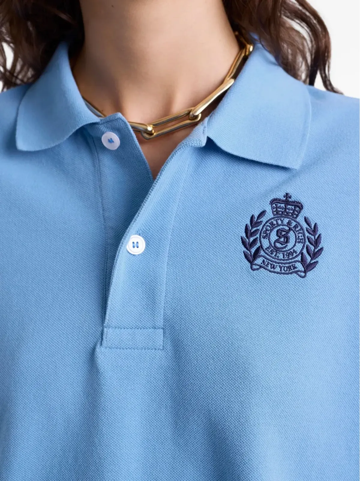 Sporty & Rich H&W crest 刺繍ポロシャツ（ブルー） - 画像4