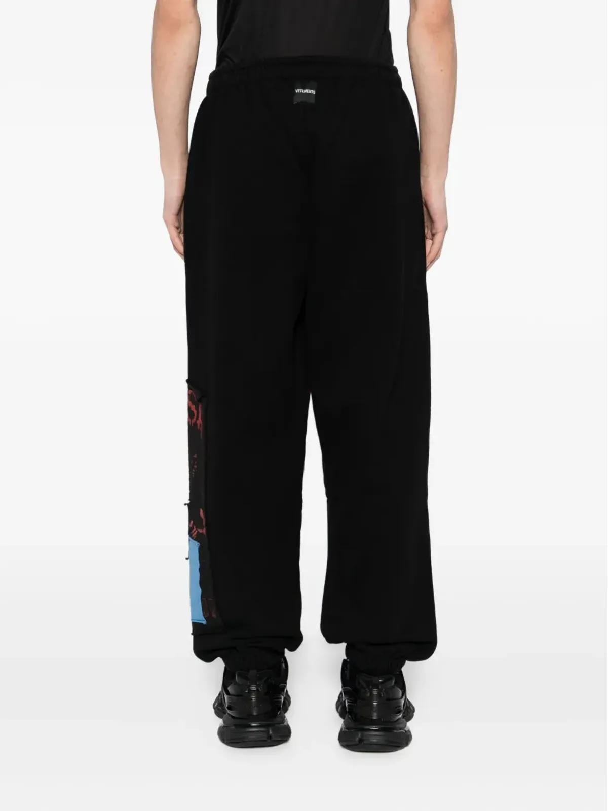 VETEMENTS グラフィックプリントパンツ - 画像4