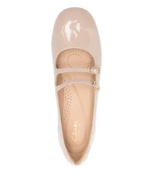 Clarks 30mm Daiss バックル付きブロックヒールパンプス - サムネイル4