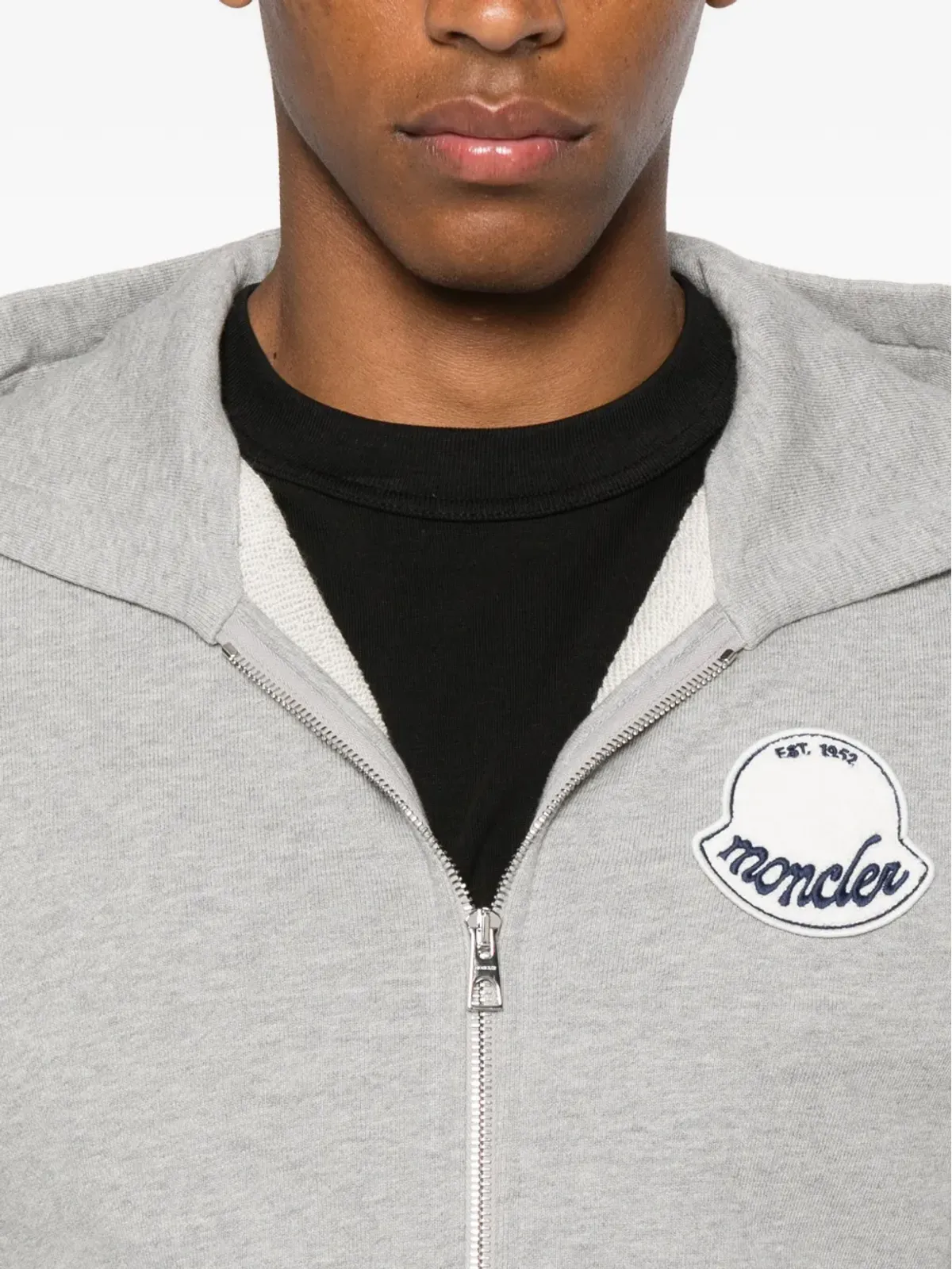 Moncler ロゴパッチ付きジップアップフーディー（グレー） - 画像5
