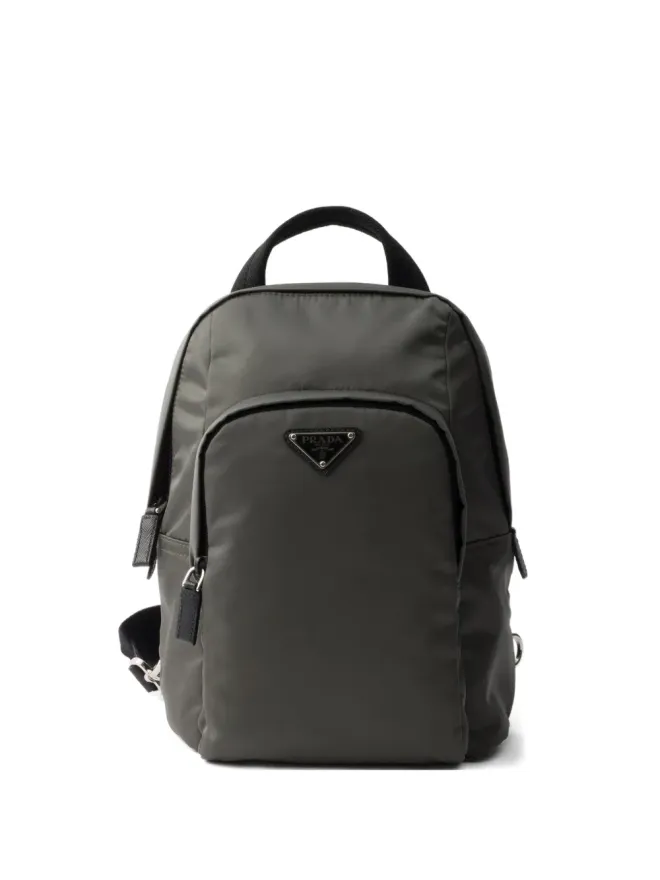 Prada Prada トライアングルロゴ バックパックの商品画像