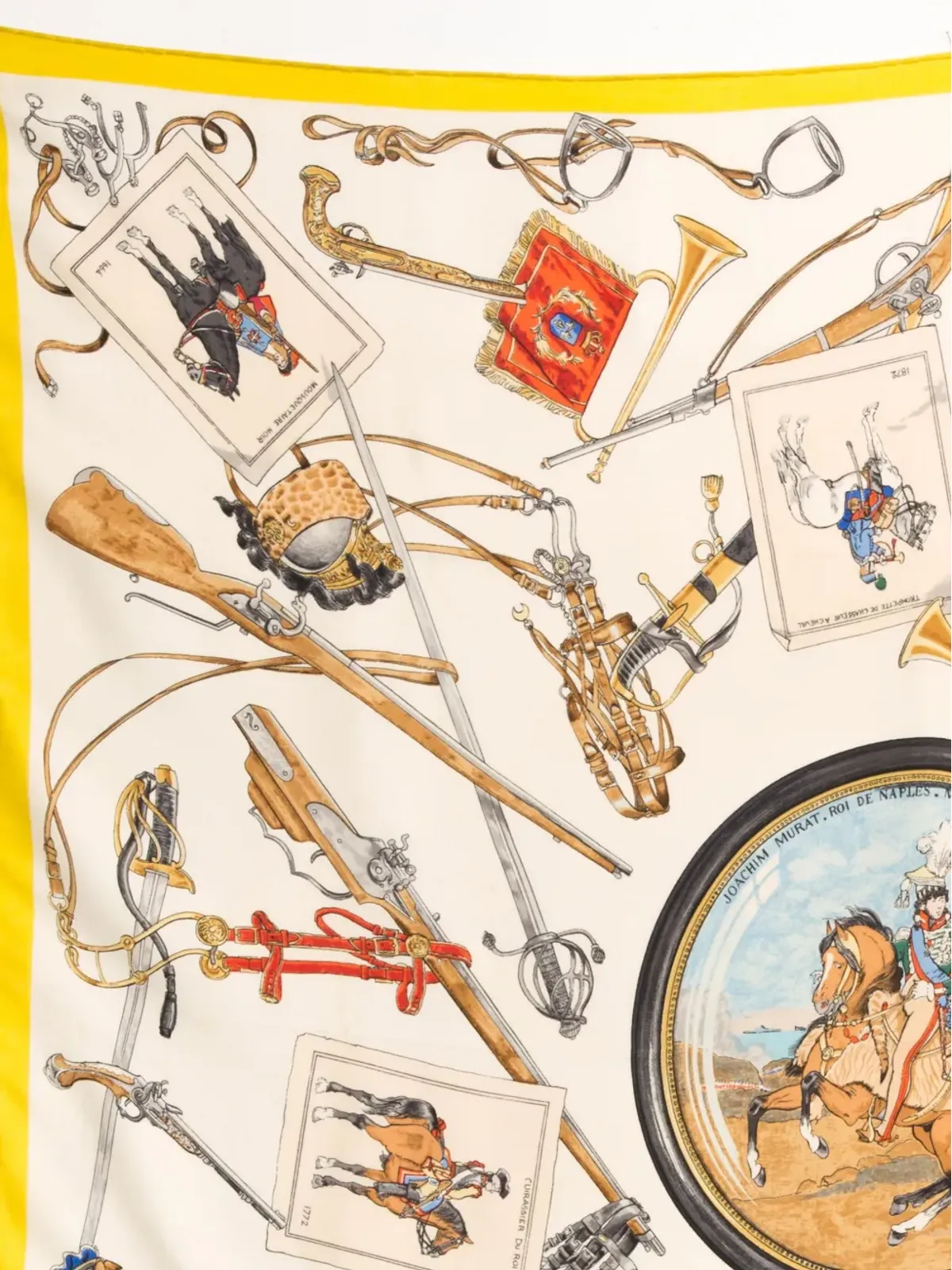 Hermès ビンテージ 1970年代 Cavalerie Française シルクスカーフ - イエロー - 画像3