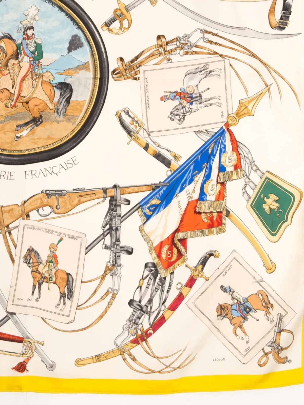 Hermès ビンテージ 1970年代 Cavalerie Française シルクスカーフ - イエロー - 画像4