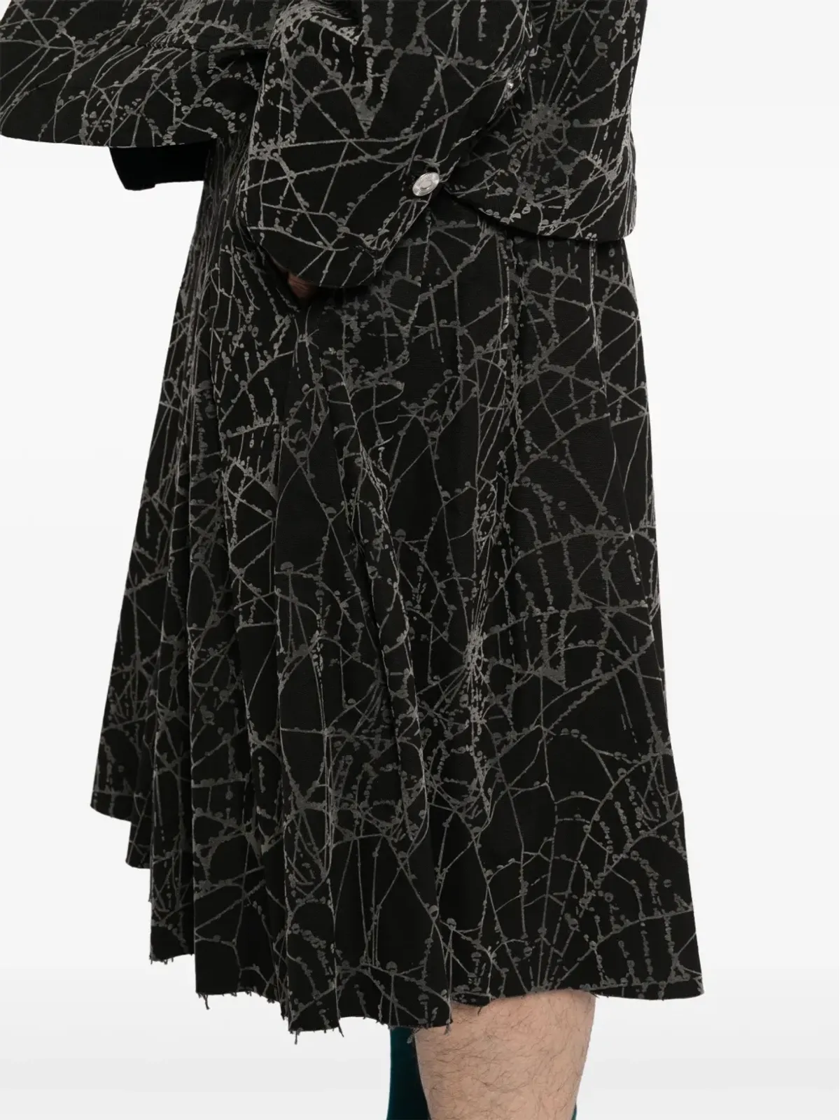 MASU flocky-web pleated shorts - Black - 画像5
