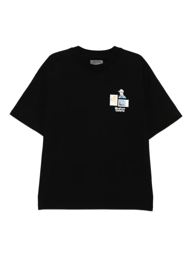 Musium Div. Musium Div. スタンプモチーフTシャツの商品画像