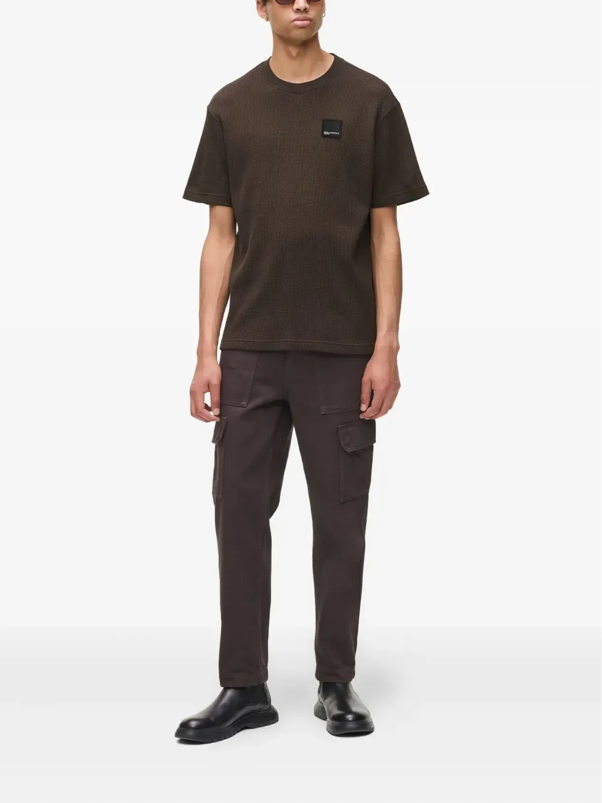 Karl Lagerfeld Jeans ワッフル編み ロゴパッチ Tシャツ ブラウン - 画像2