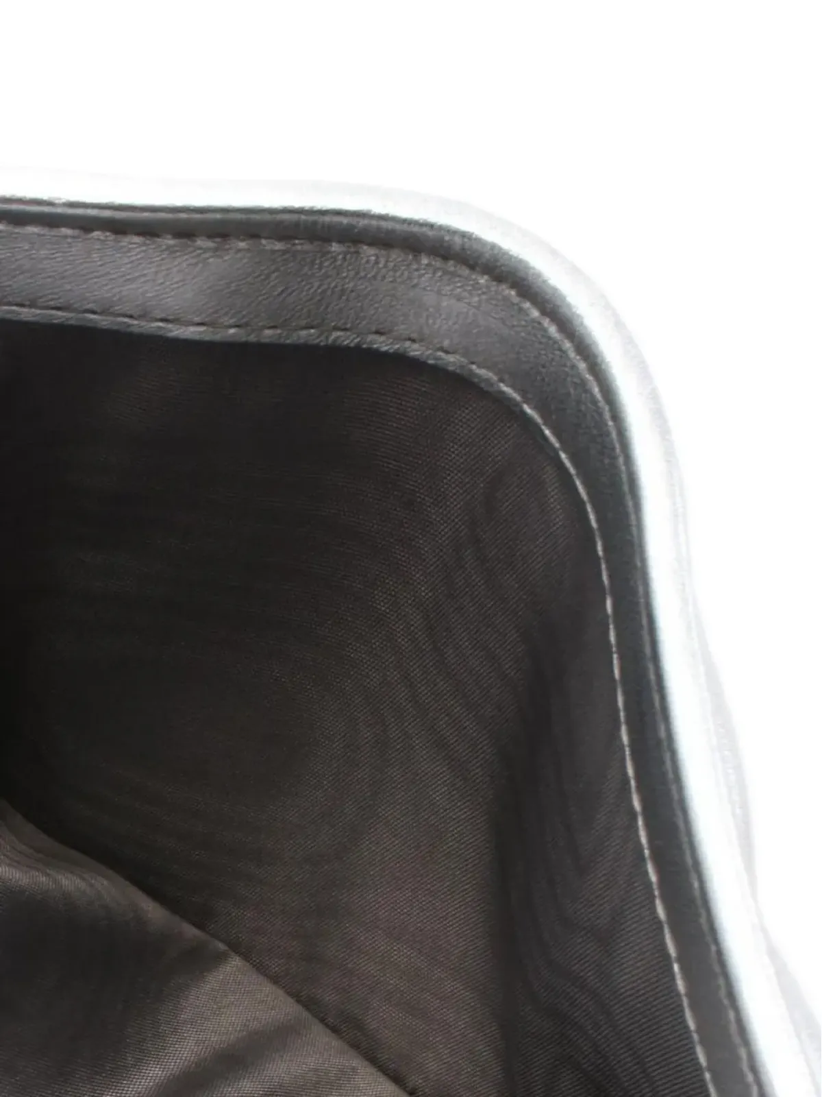 Miu Miu Pre-Owned マテラス加工の二つ折りウォレット - Silver - 画像4
