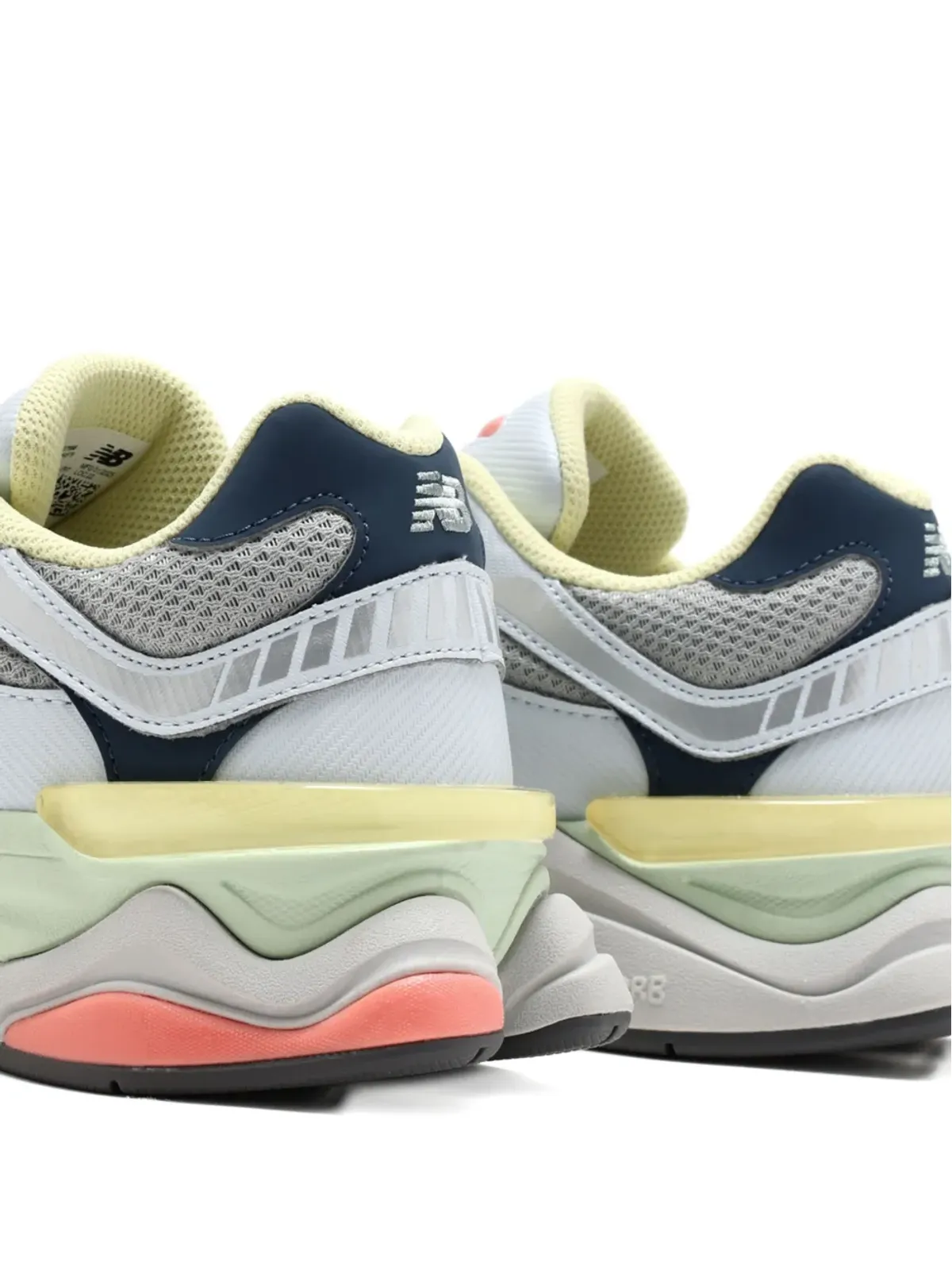 New Balance 9060 メッシュパネルド チャンキースニーカー - 画像4
