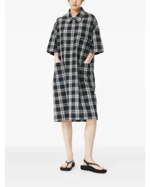TOMBOY ブラックのチェック柄シアサッカードレス - サムネイル2