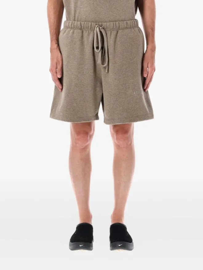 Fear of God ESSENTIALS FEAR OF GOD ESSENTIALS ドローコード付きフリース トラックショーツ - Brownの商品画像