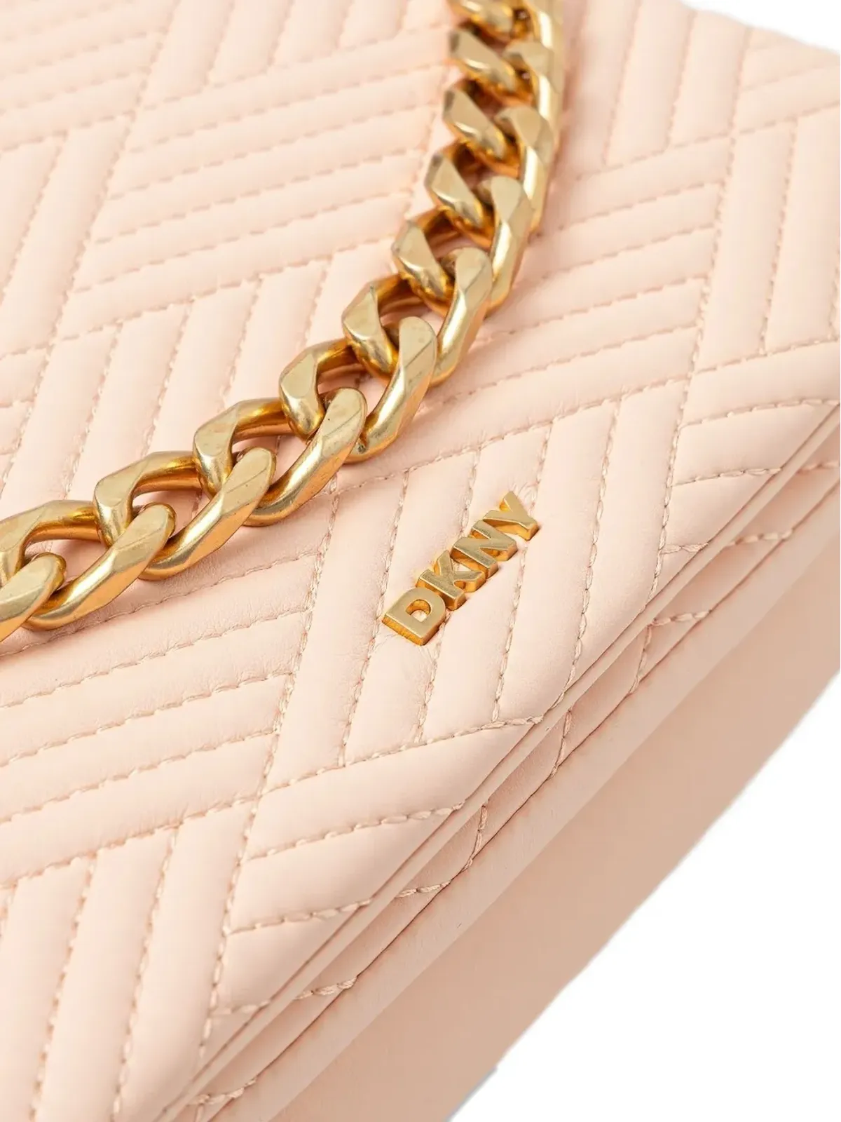 DKNY キルテッド チェーンリンク レザー クロスボディバッグ ピンク - 画像3