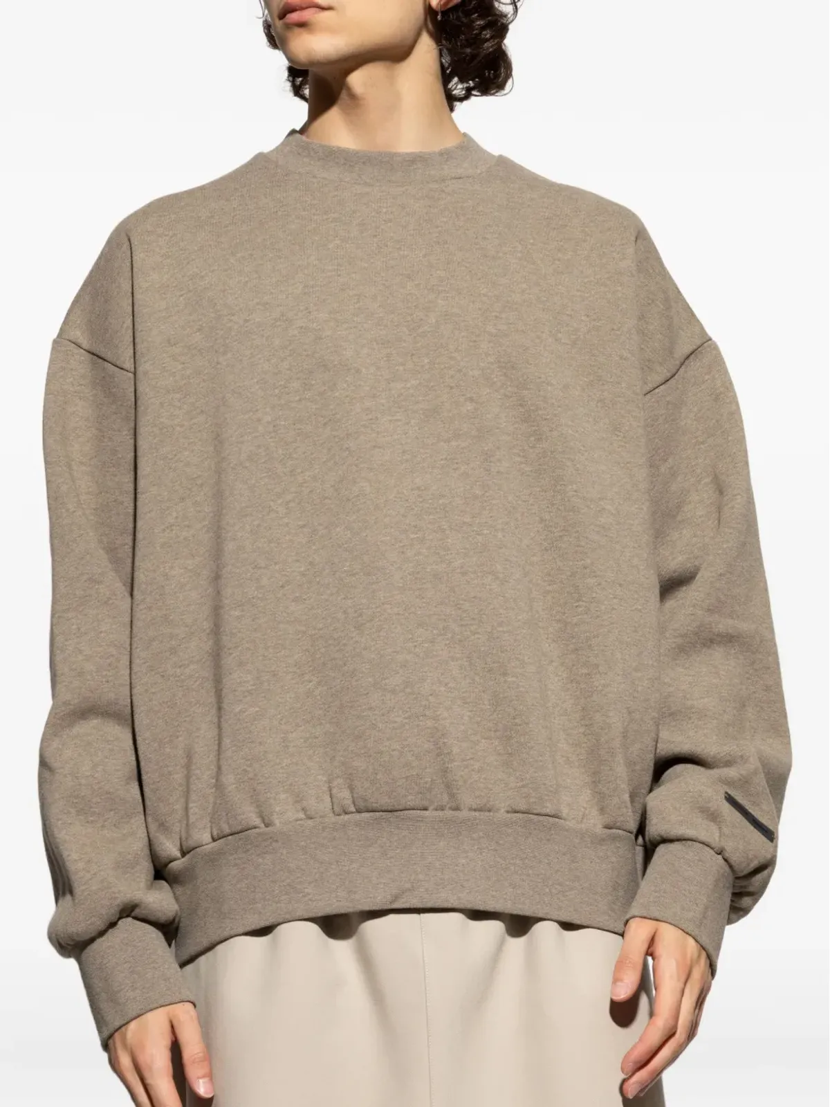 FEAR OF GOD ESSENTIALS ロゴアップリケ クルーネック スウェットシャツ - 画像3