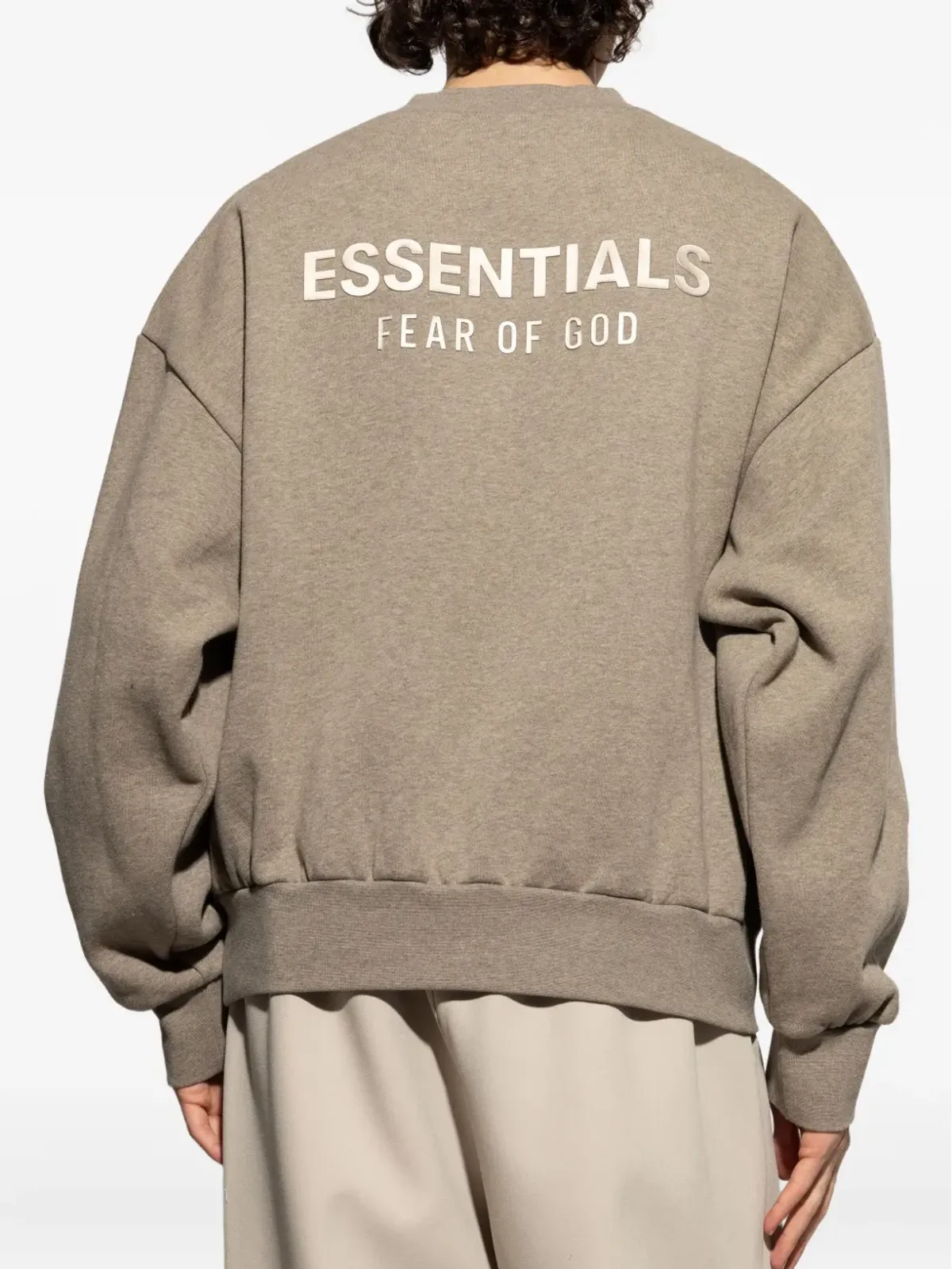 FEAR OF GOD ESSENTIALS ロゴアップリケ クルーネック スウェットシャツ - 画像4