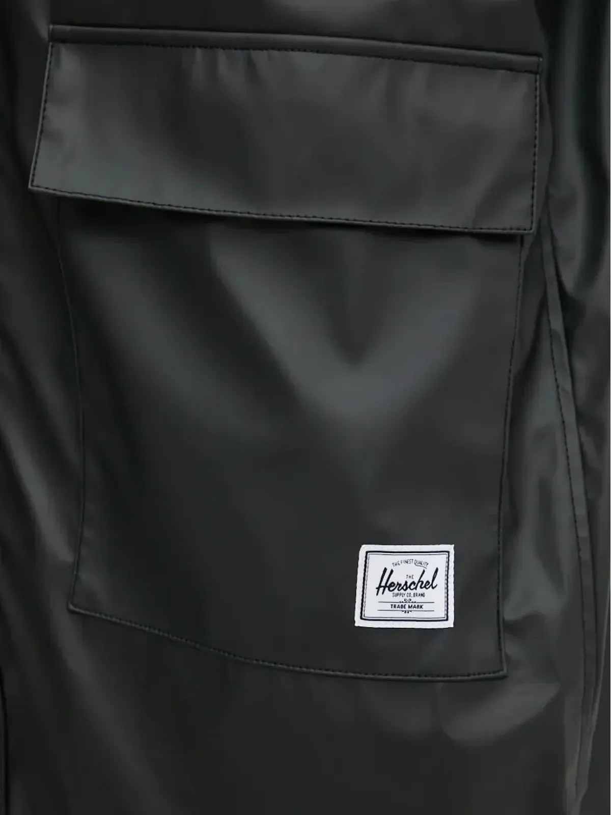Herschel Supply Co. レインコート（フード付きフラップポケット） - ブラック - 画像5