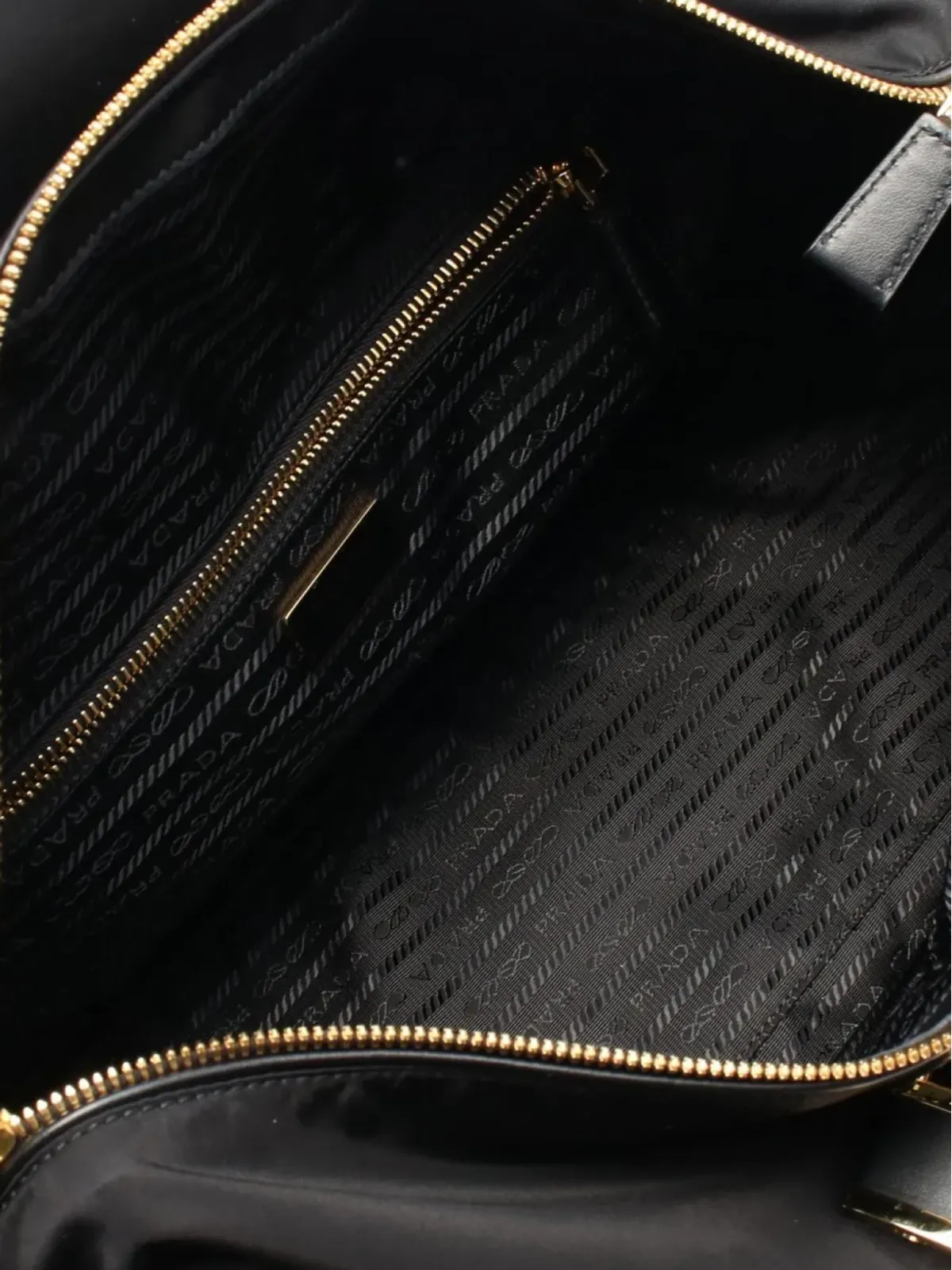 Prada ビンテージ 2020 ロゴプレート ラゲージバッグ - ブラック - 画像3