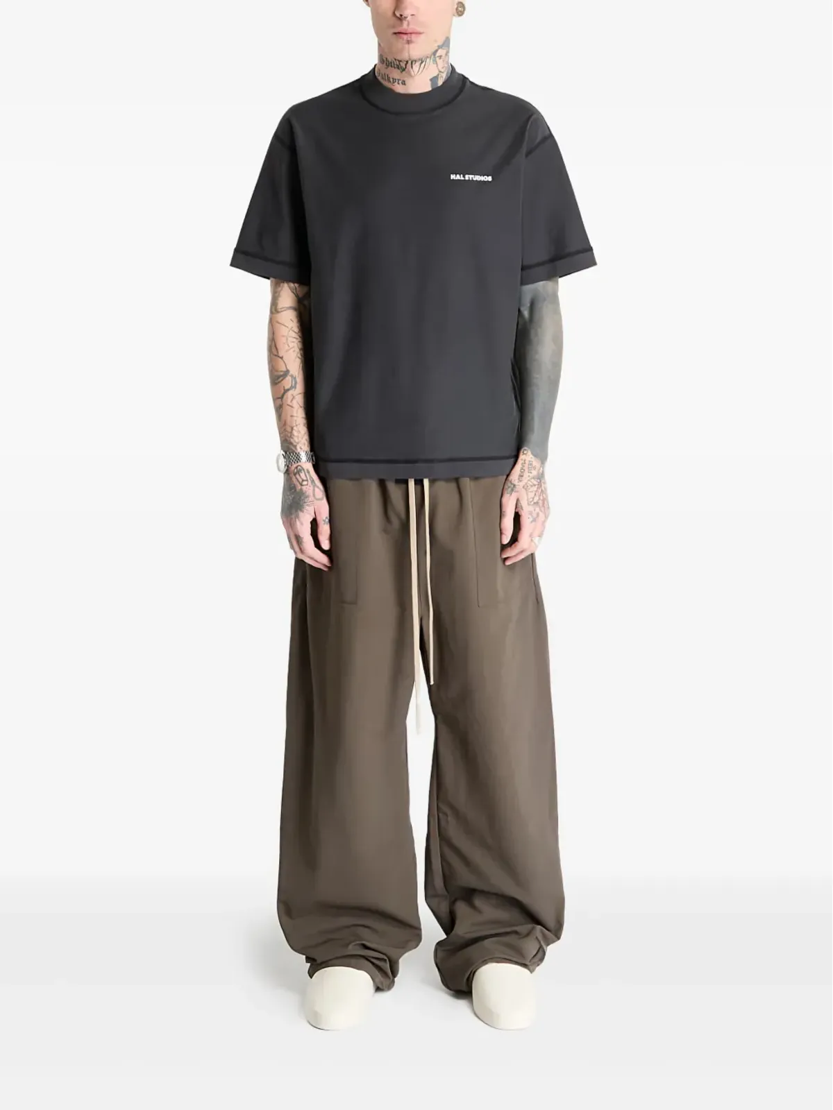 HAL STUDIOS® コットン ロゴ Tシャツ ブラック - 画像2
